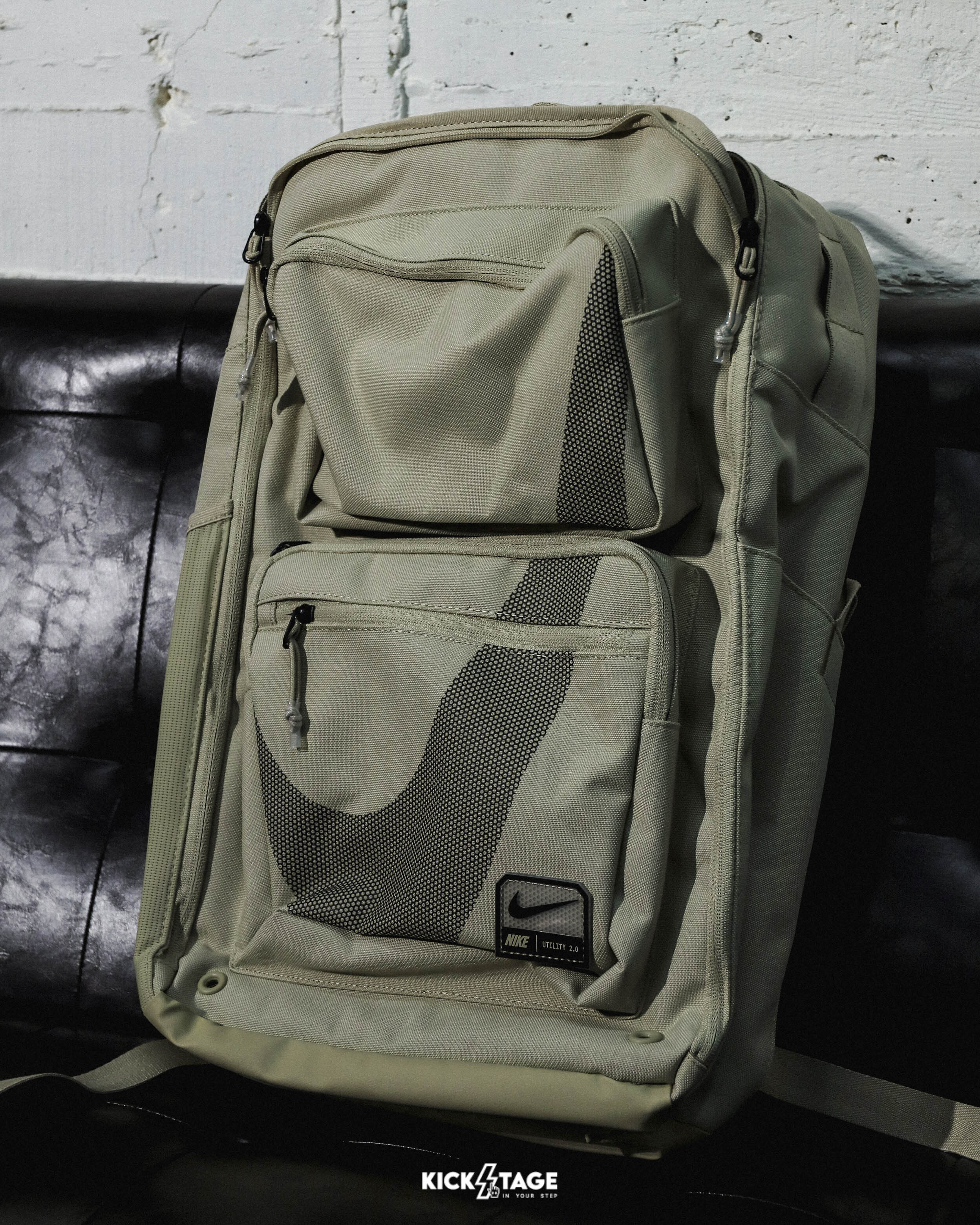 [限時特價5折無退換]  NIKE UTILITY SPEED 2.0 灰綠 卡其 27升 筆電包 多夾層 電腦夾層 後背包 背包【HF0635-253】UTIBG