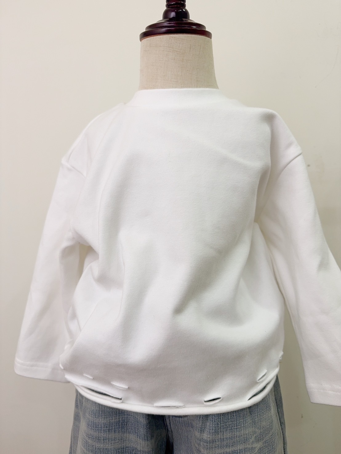 53073破損感百搭白上衣e41