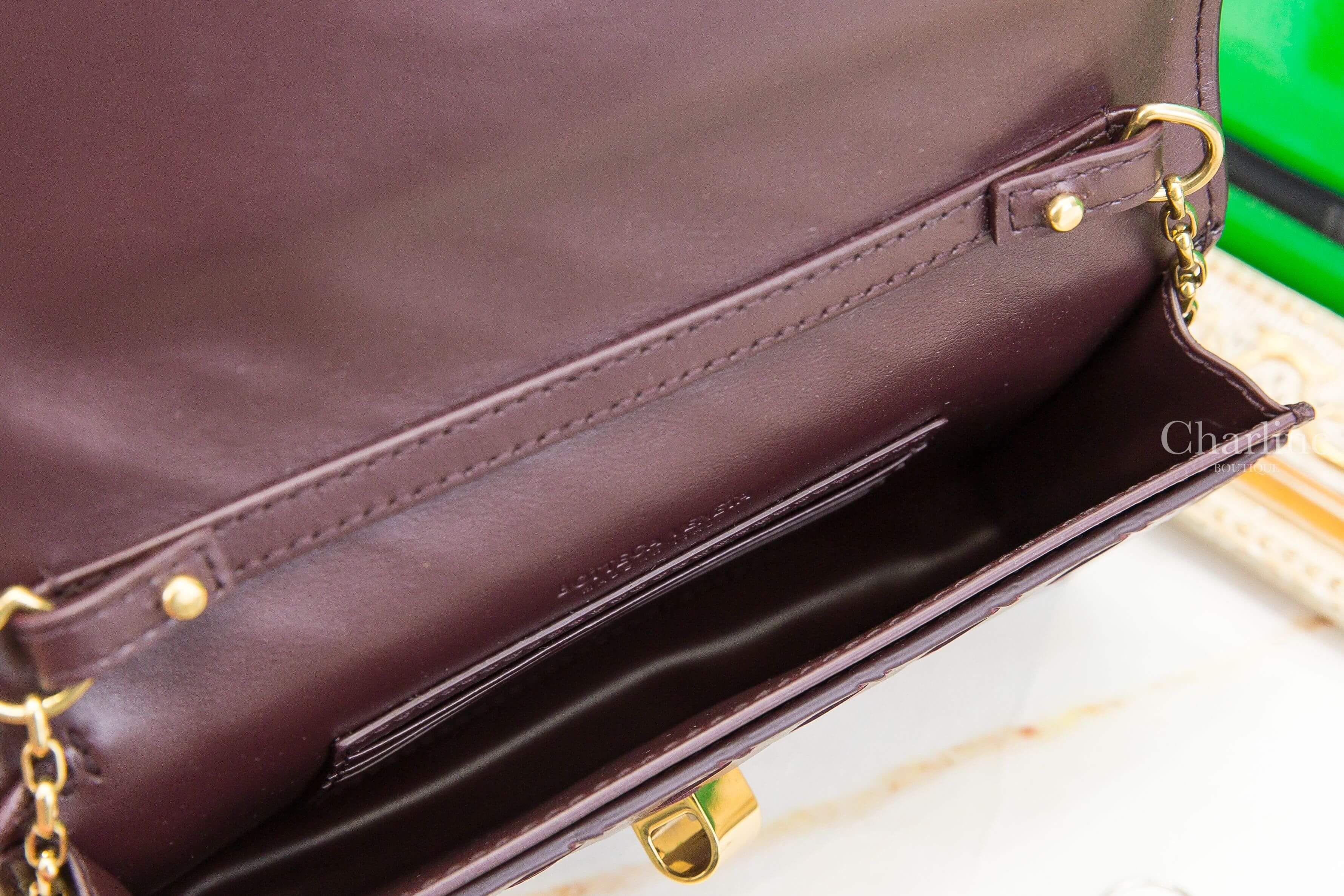 Bottega Veneta Andiamo Pouch on Chain 深巴羅洛酒紅編織小牛皮金屬繩結插釦金鍊肩背包-Charline Boutique 精品代購