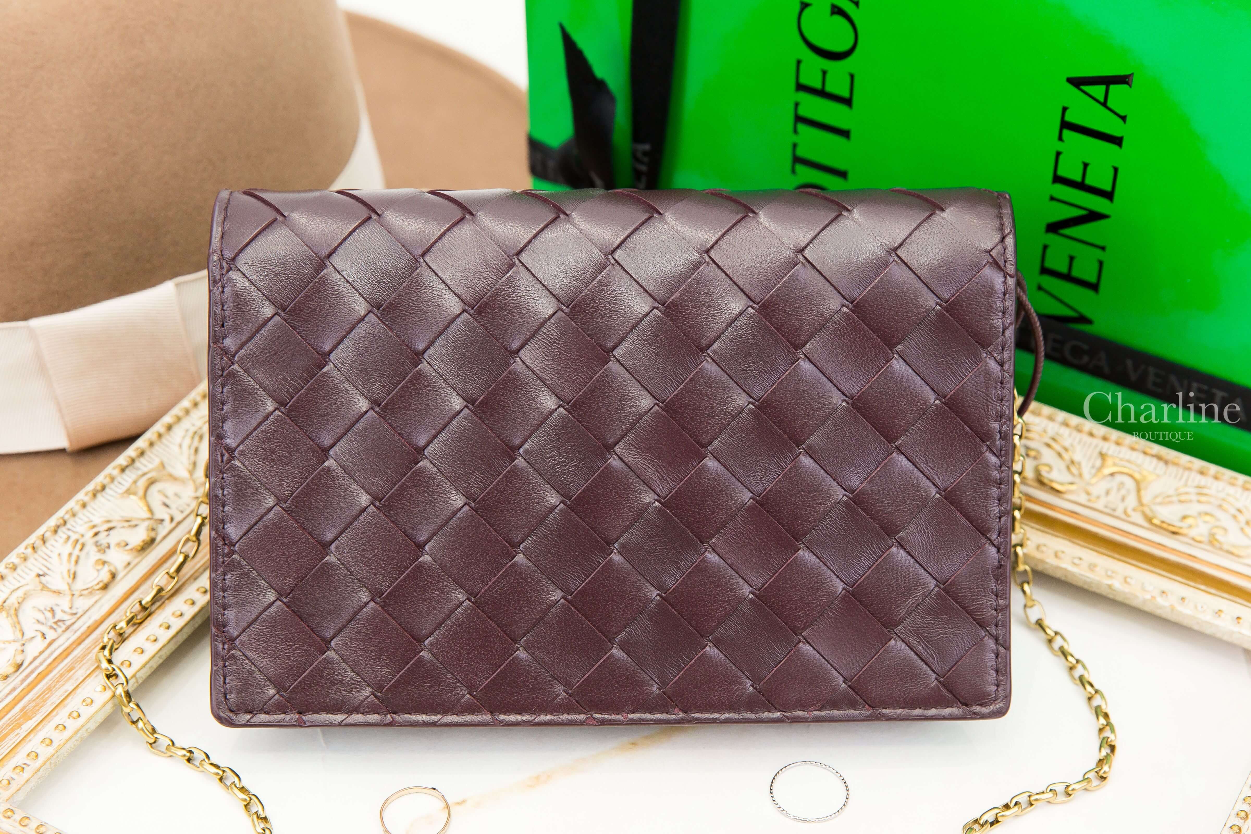 Bottega Veneta Andiamo Pouch on Chain 深巴羅洛酒紅編織小牛皮金屬繩結插釦金鍊肩背包-Charline Boutique 精品代購
