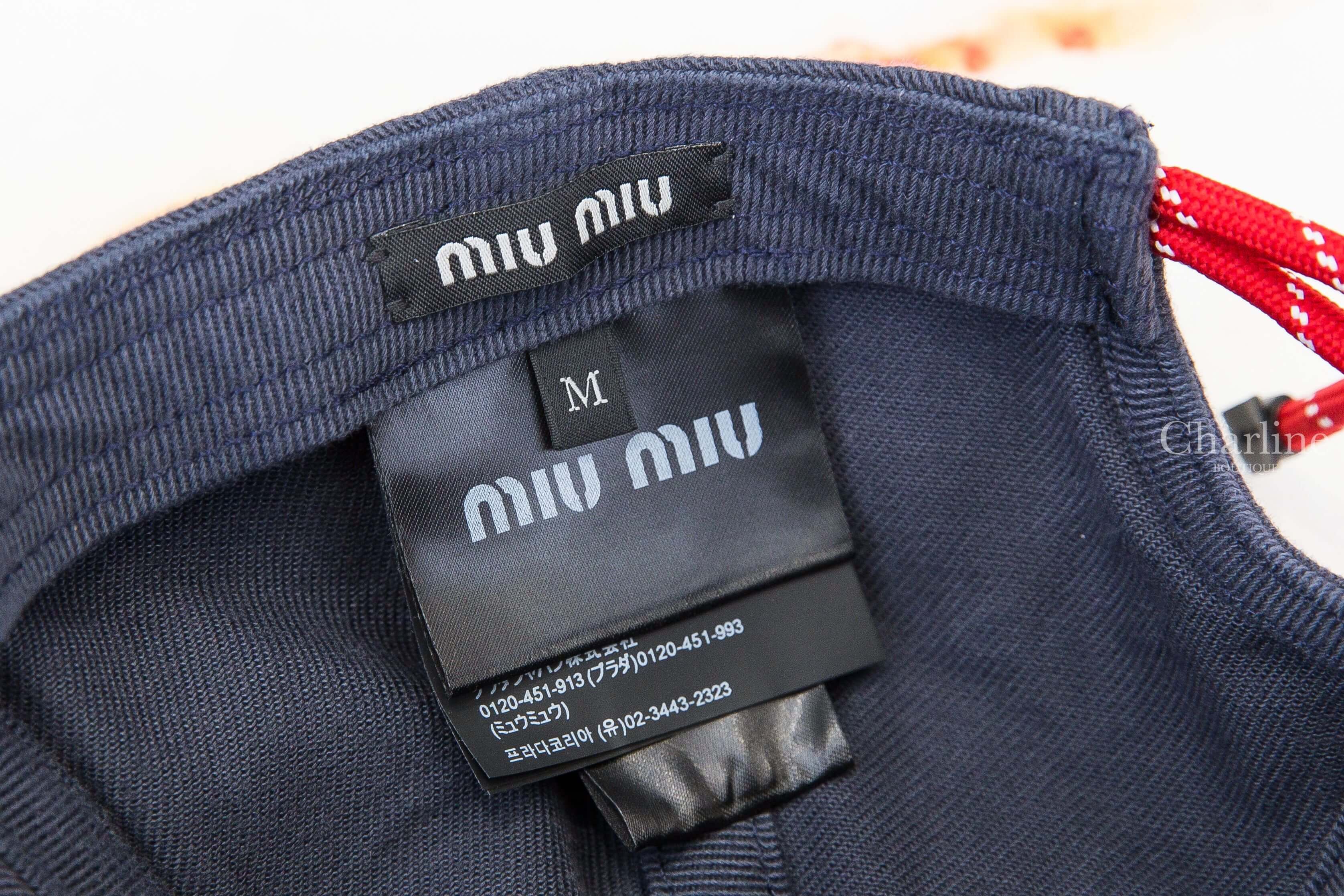 Miu Miu Denim Baseball Cap 深藍色刺繡白字後金屬方塊紅綁帶丹寧棒球帽-Charline Boutique 精品代購
