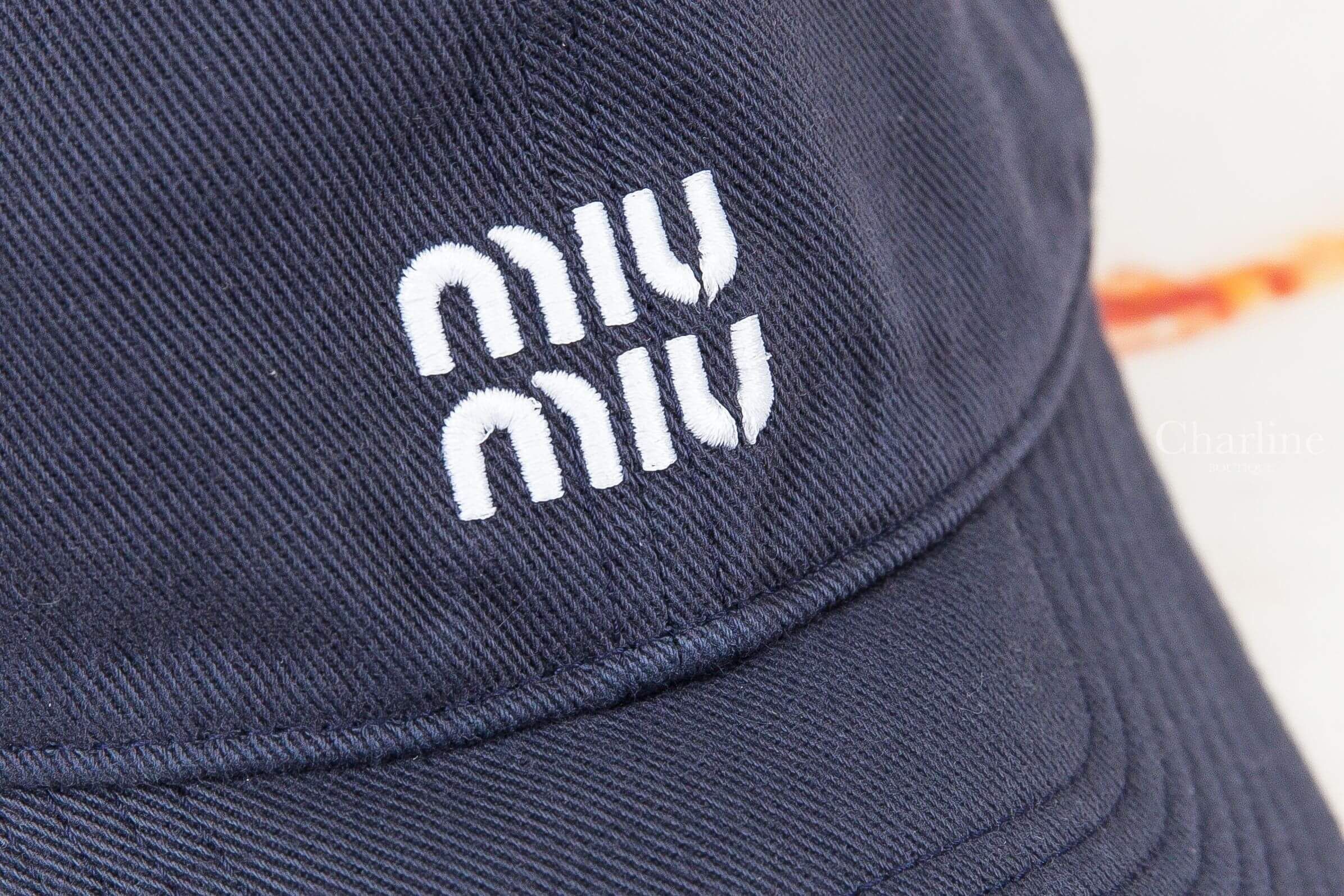 Miu Miu Denim Baseball Cap 深藍色刺繡白字後金屬方塊紅鞋帶調節丹寧棒球帽