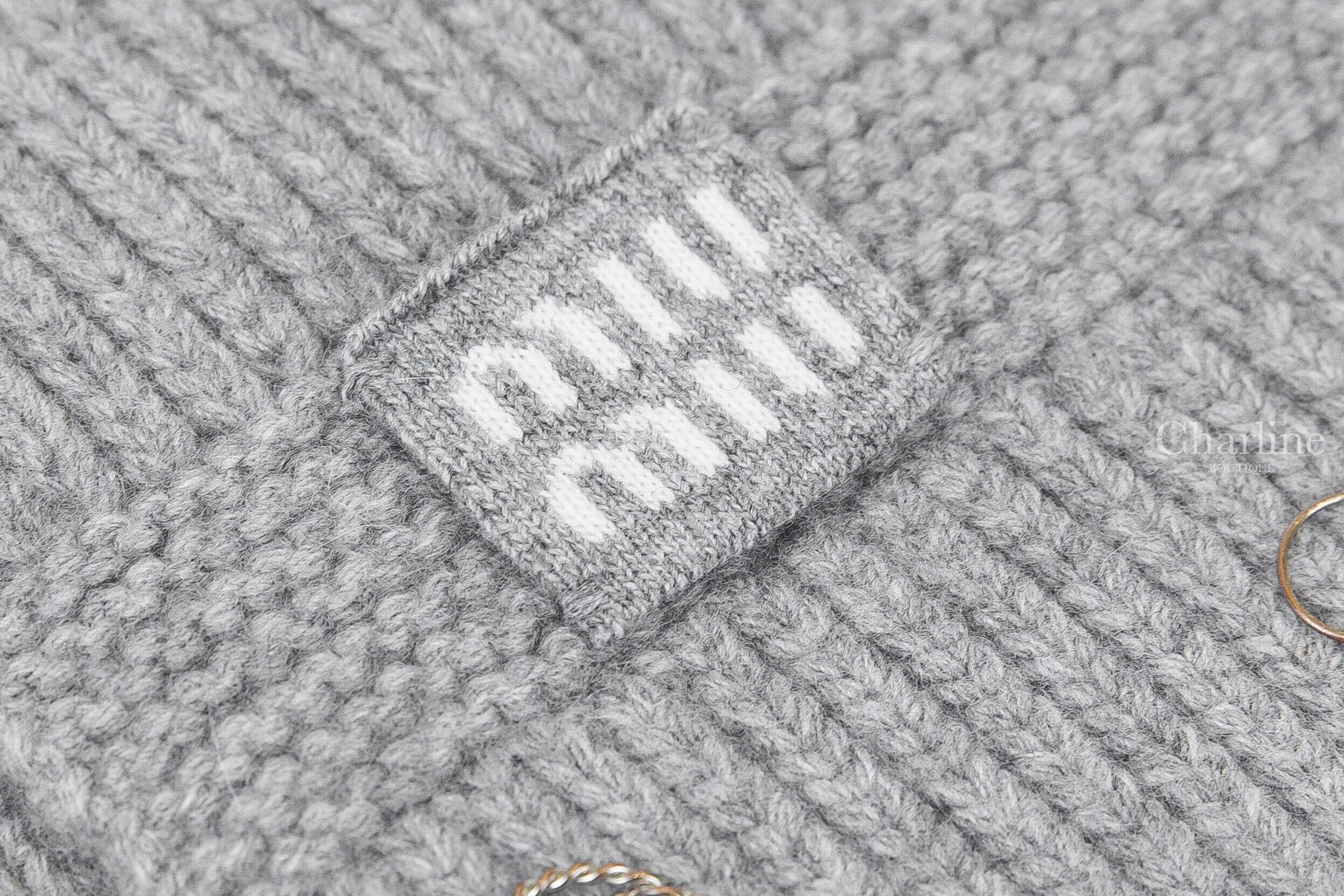 Miu Miu Cashmere Scarf 灰色針織刺繡白字喀什米爾羊毛圍巾