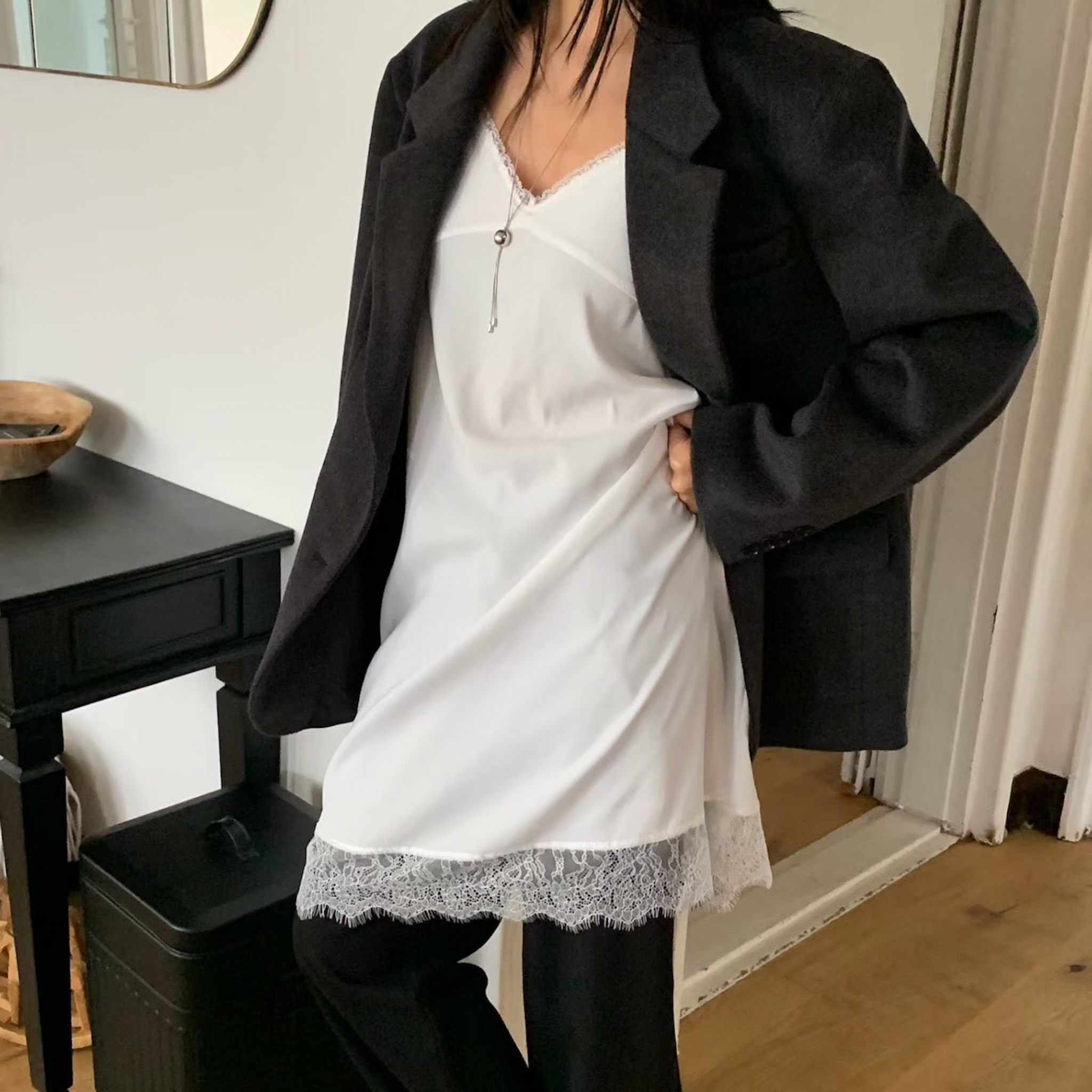 D27下擺蕾絲細肩緞料洋(白)