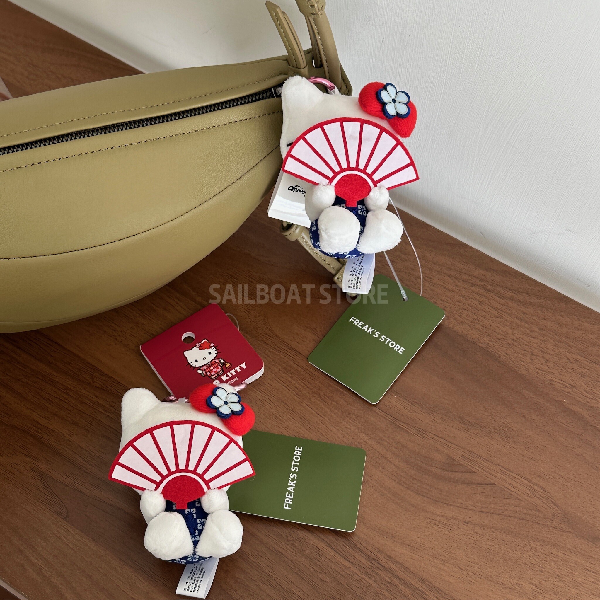 #預購 🇯🇵日本 HELLO KITTY 凱蒂貓 捉迷藏扇形鑰匙圈