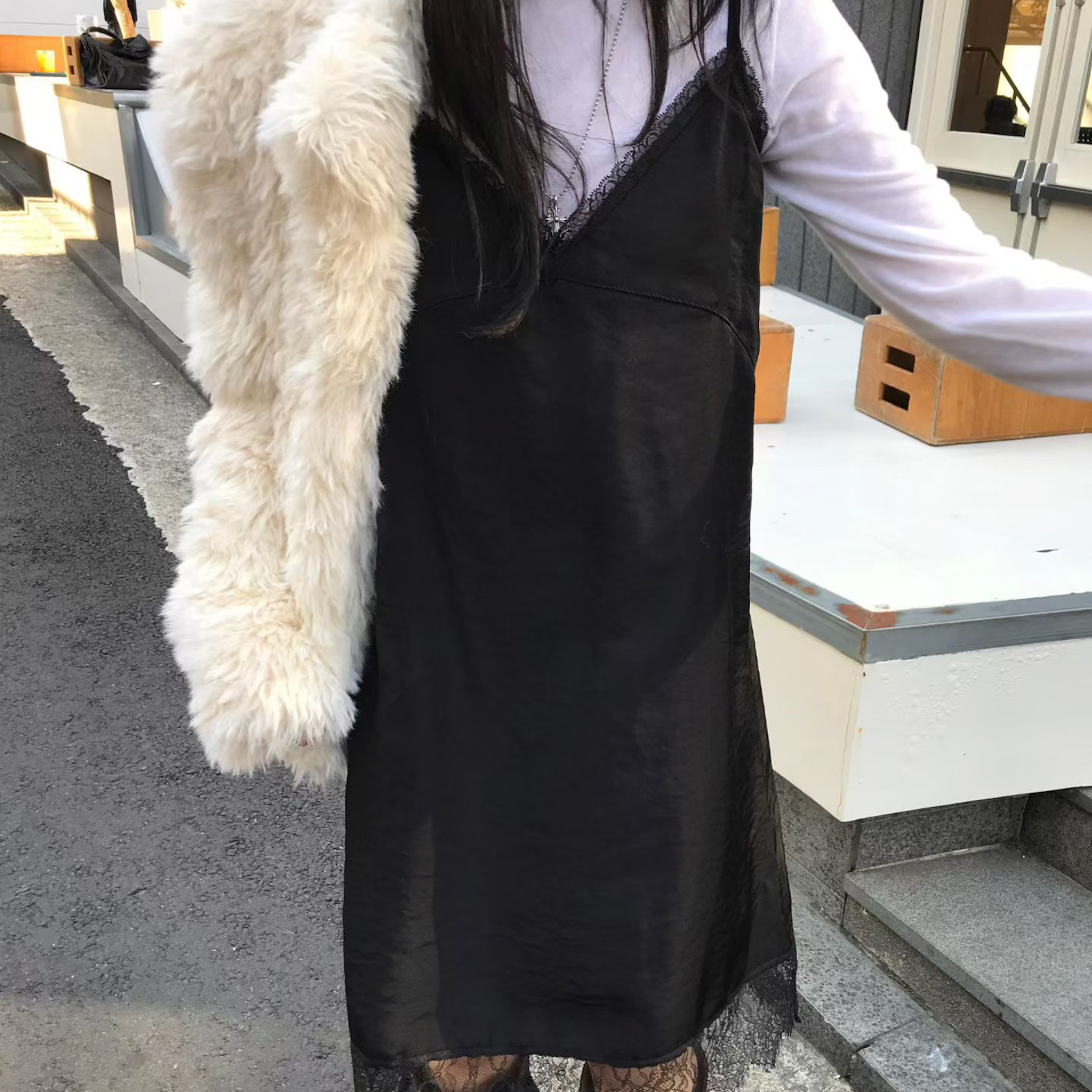 D27下擺蕾絲細肩緞料洋(黑)