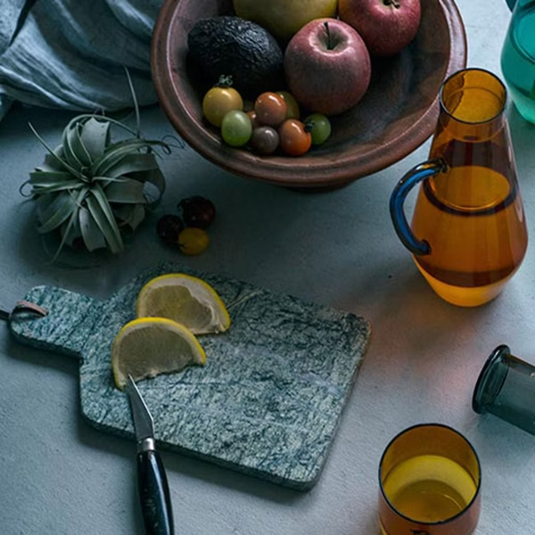 amabro-CUTTING BOARD 大理石服務板，手把設計方便拿取，無添加塗料，可安心放置食材