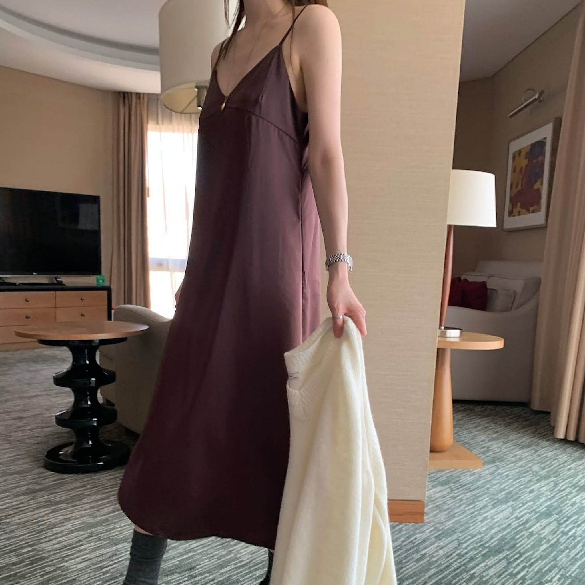 D26細肩V領光澤長裙(咖/黑)