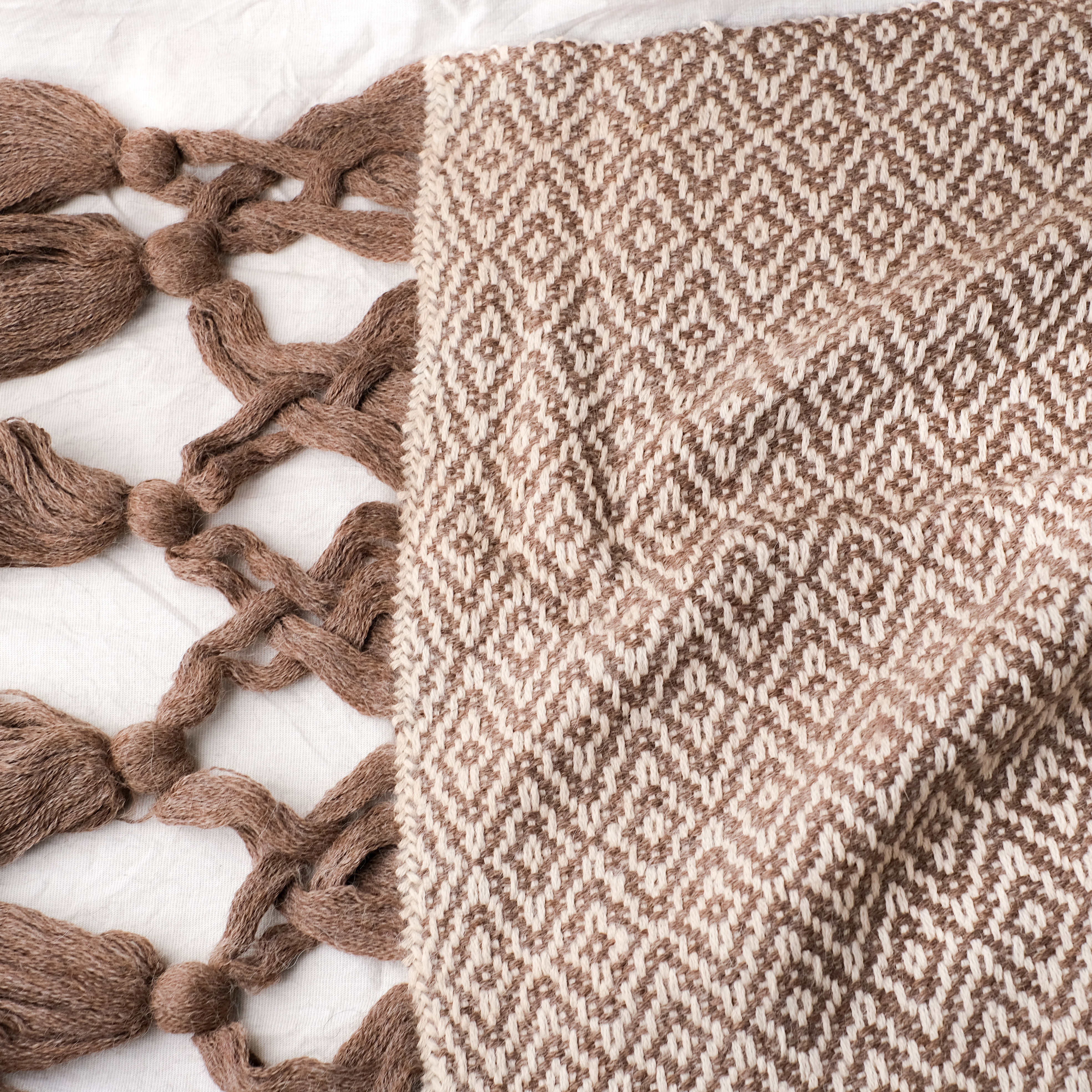 【限量】安地斯羊駝斗篷｜花祭－米白｜秘魯