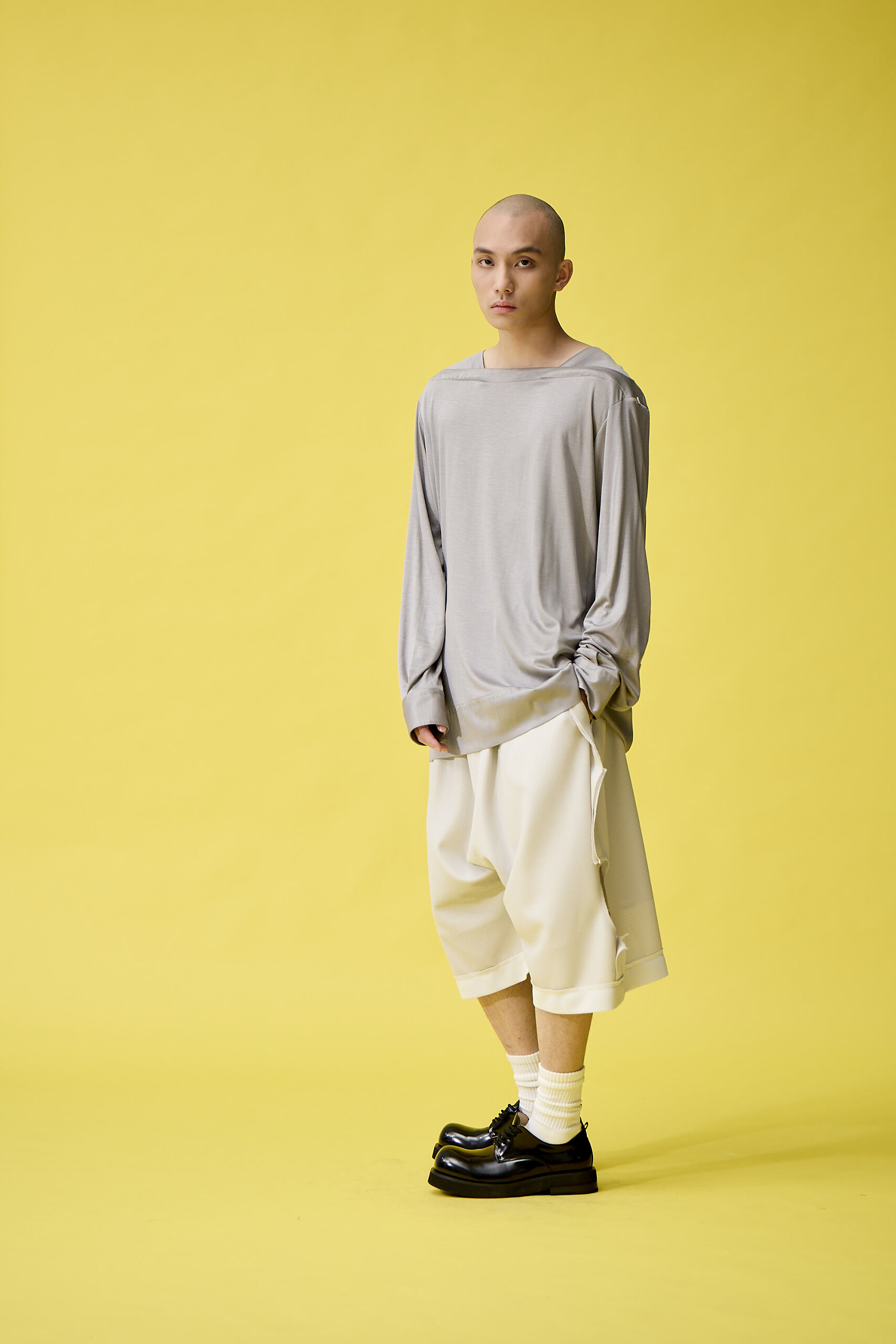 脇邊飄飄七分褲