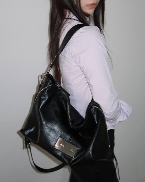 【隨時截單！快閃優惠預訂】MATIN KIM SIDE ZIPPER SHOULDER BAG （2色）