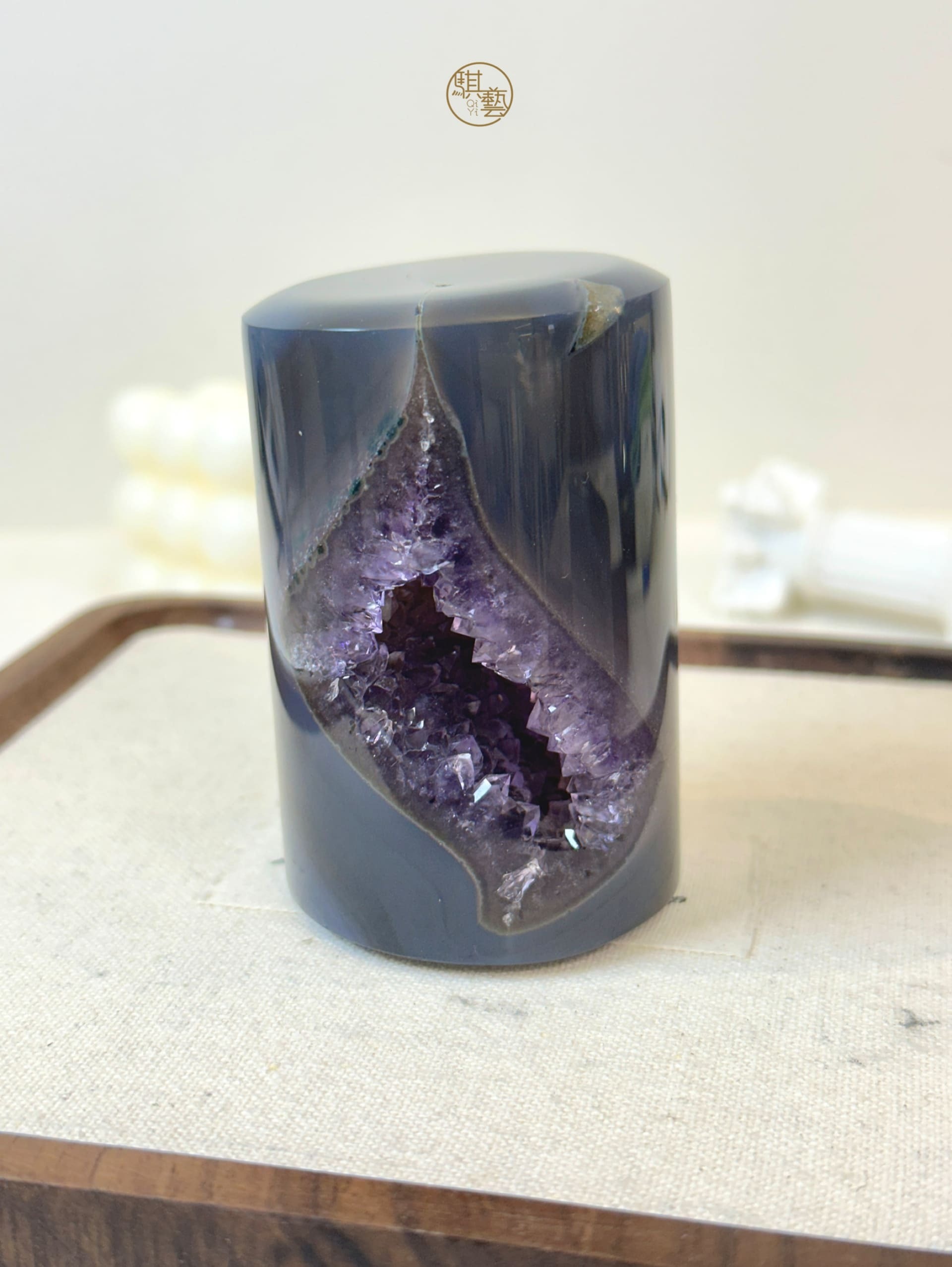 瑙開口笑｜深色瑪瑙・紫晶晶洞・聚氣納福擺件