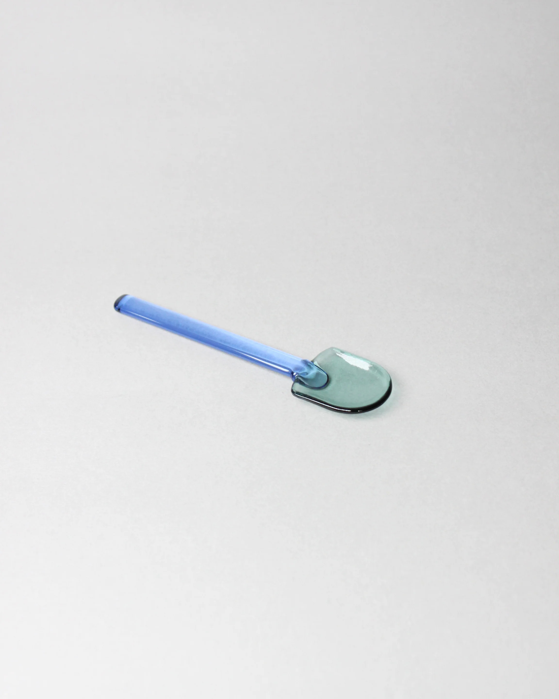 amabro-SNOW SHOVEL 雙色玻璃匙，綠色，雙色點心碗相輔而成，襯托對生活與美感的品味。