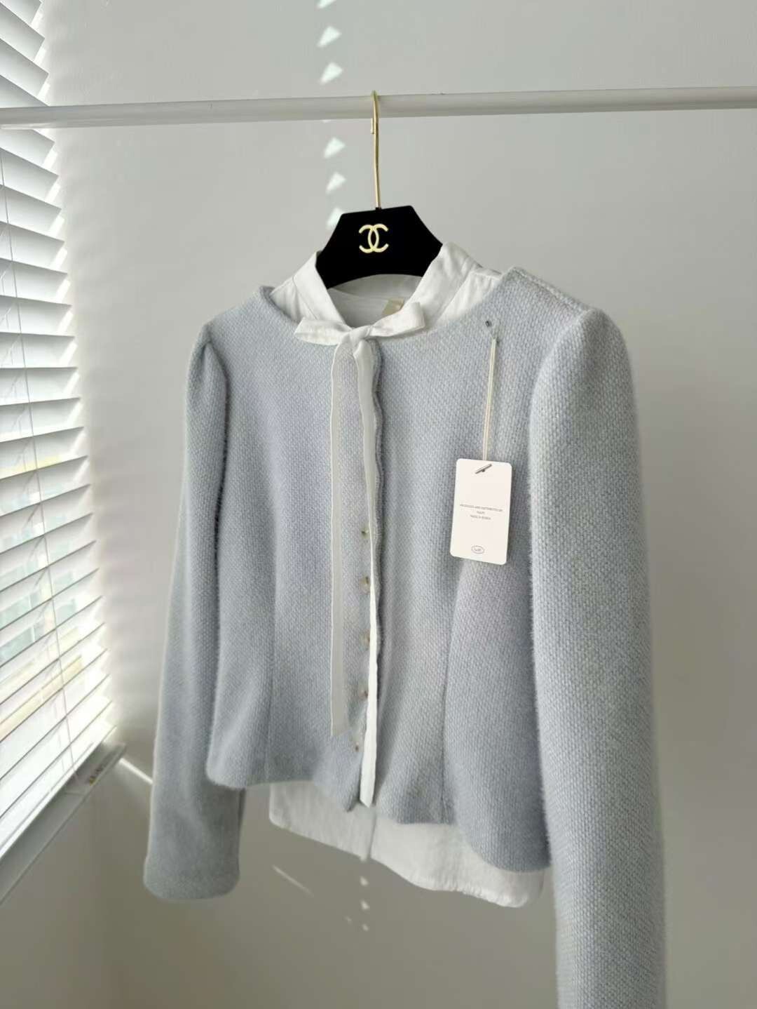 藍天白雲圓領排釦小裙擺造型外套 / 2色