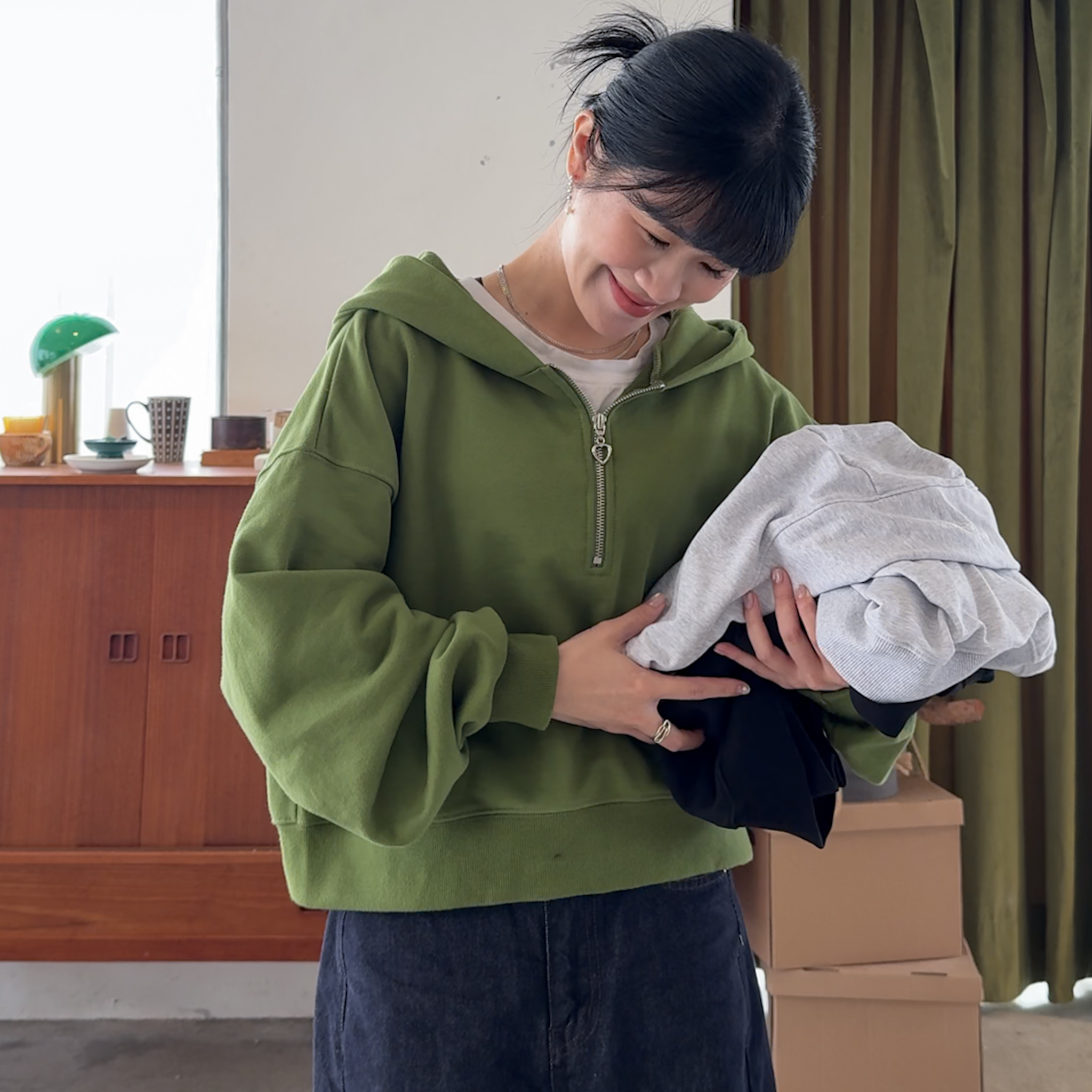 自訂款-帽簷刺繡漂亮廓形微短帽T(抹茶)