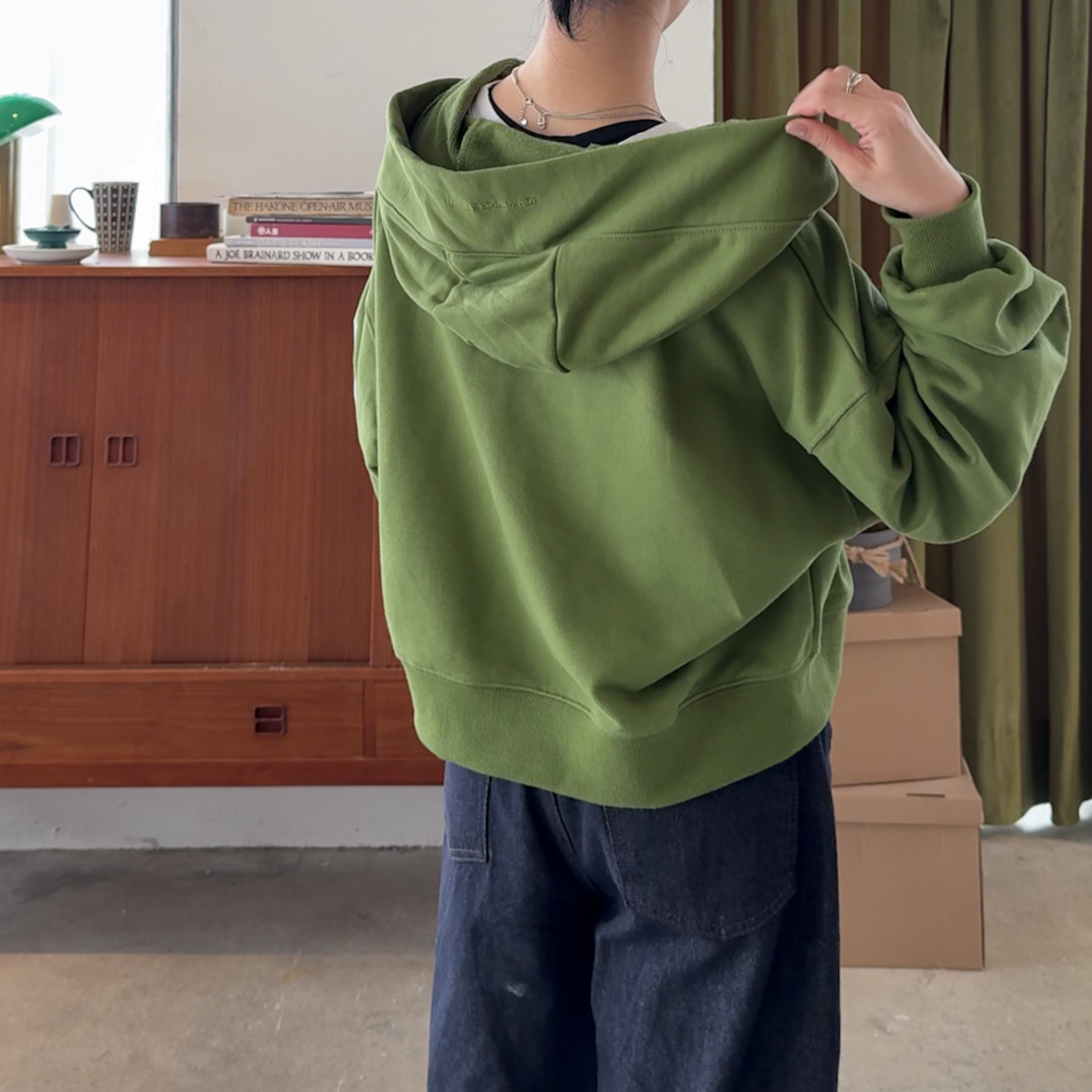 自訂款-帽簷刺繡漂亮廓形微短帽T(抹茶)