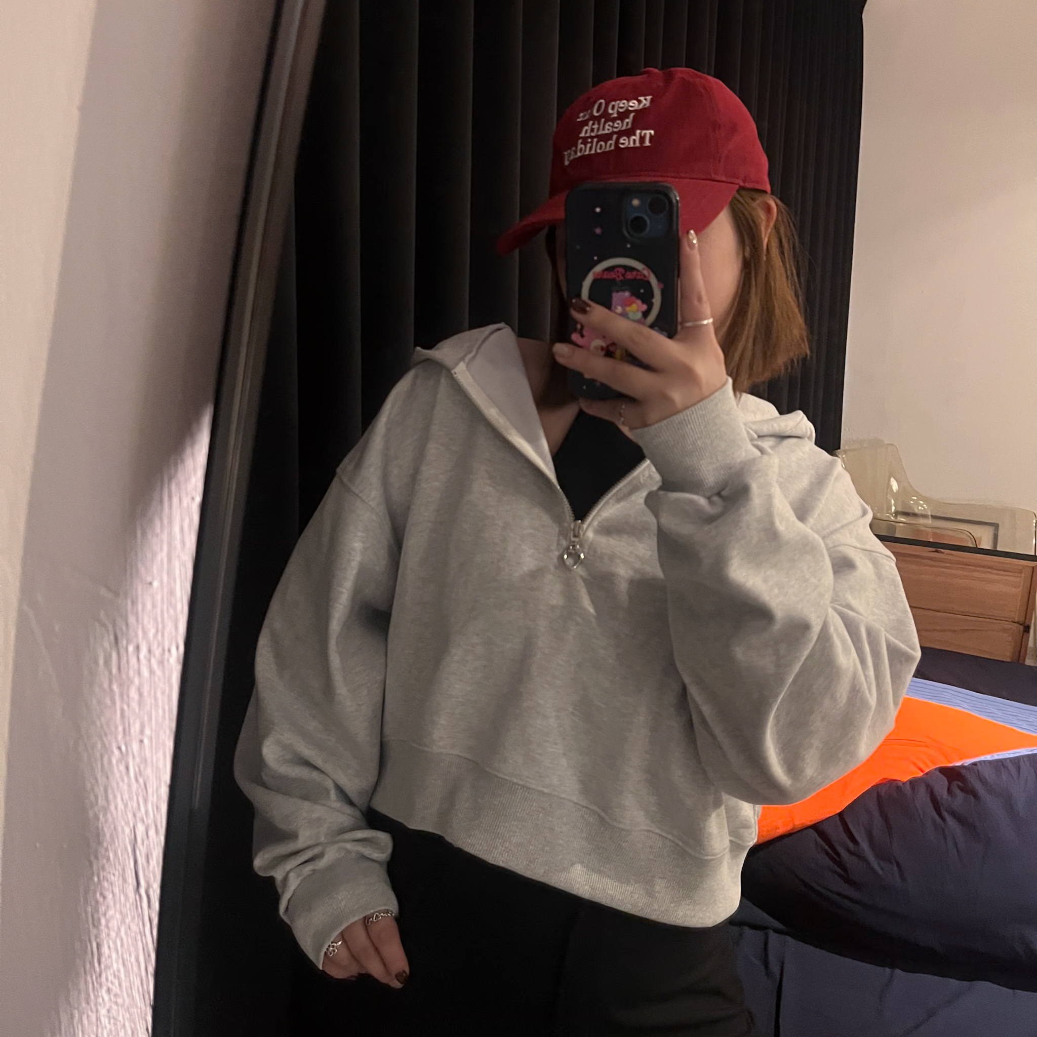 自訂款-帽簷刺繡漂亮廓形微短帽T(淺灰白)