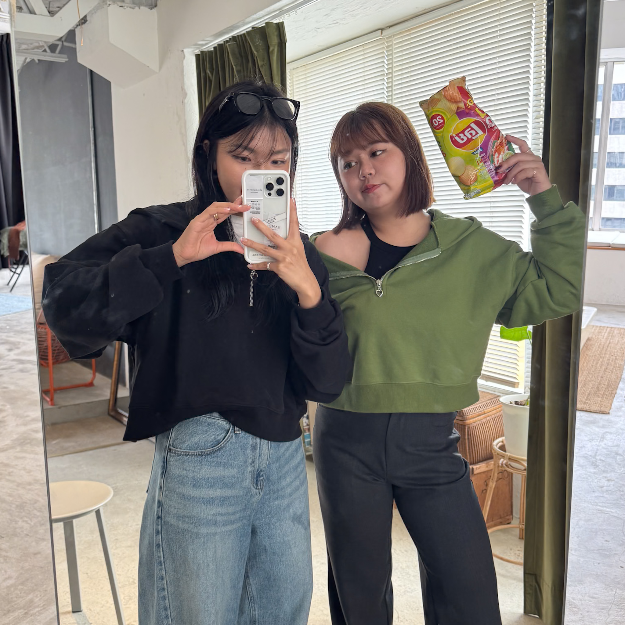 自訂款-帽簷刺繡漂亮廓形微短帽T(必備黑)