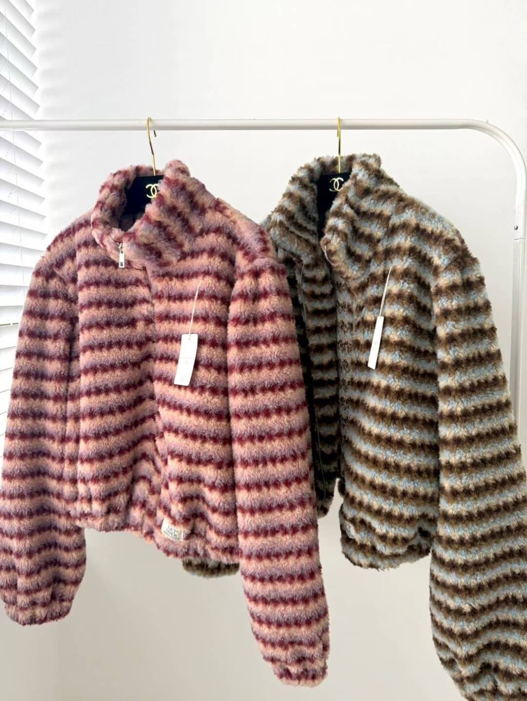 亮眼配色橫條紋立領澎澎感拉鍊外套 / 2色