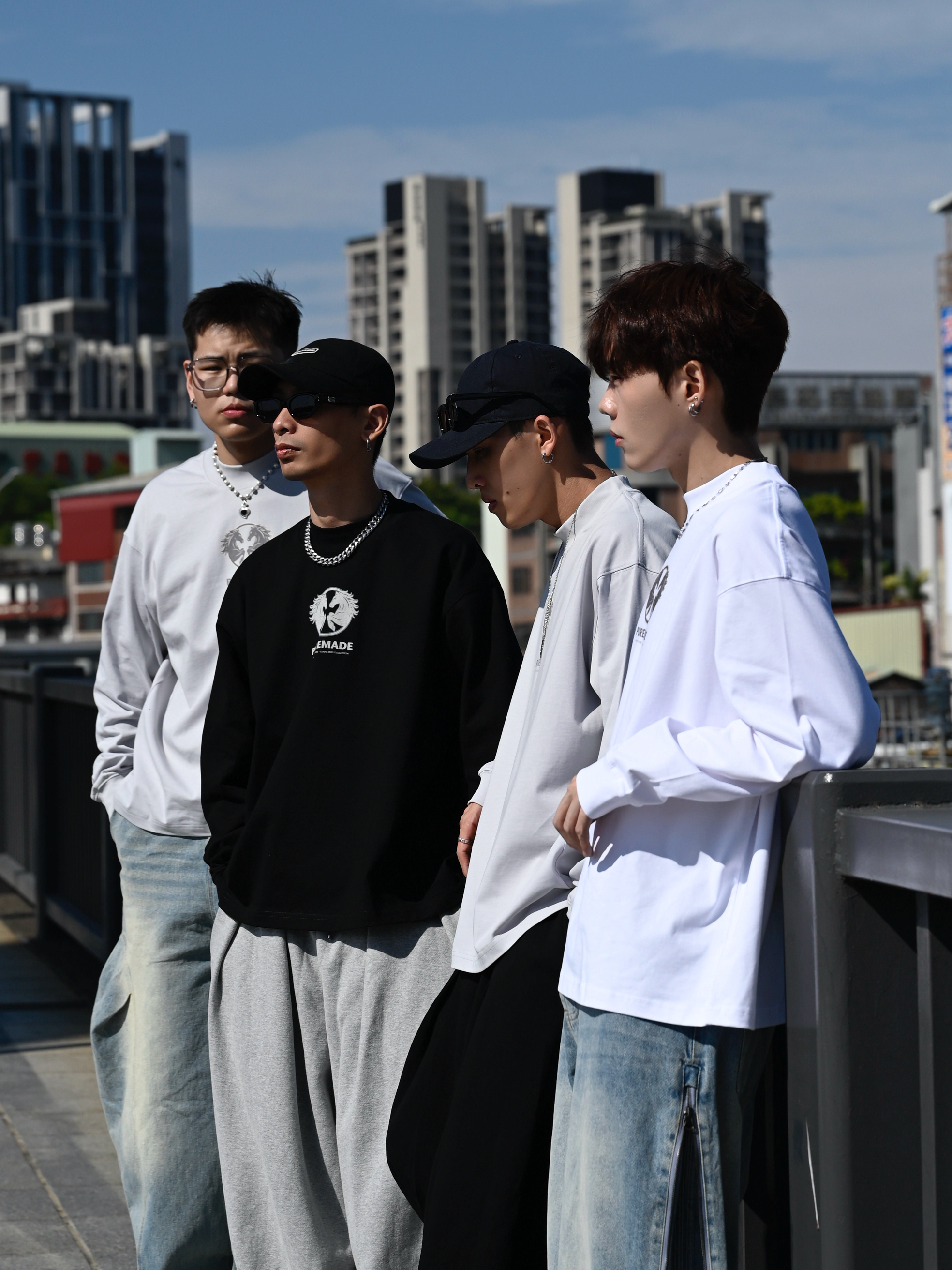 PURE雙驅奔馳微高領長T