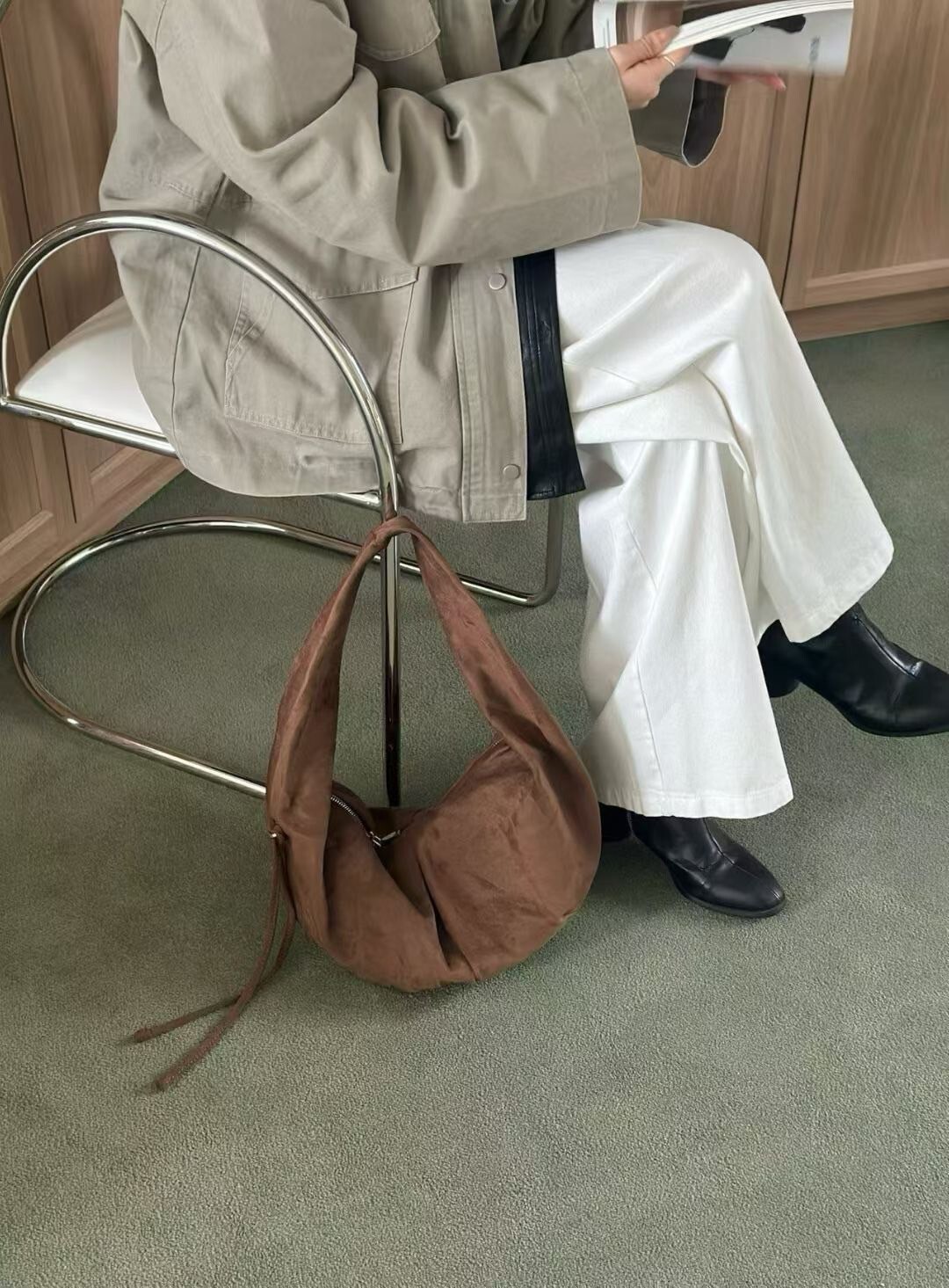 麂皮牛角造型肩背水餃包 / 3色