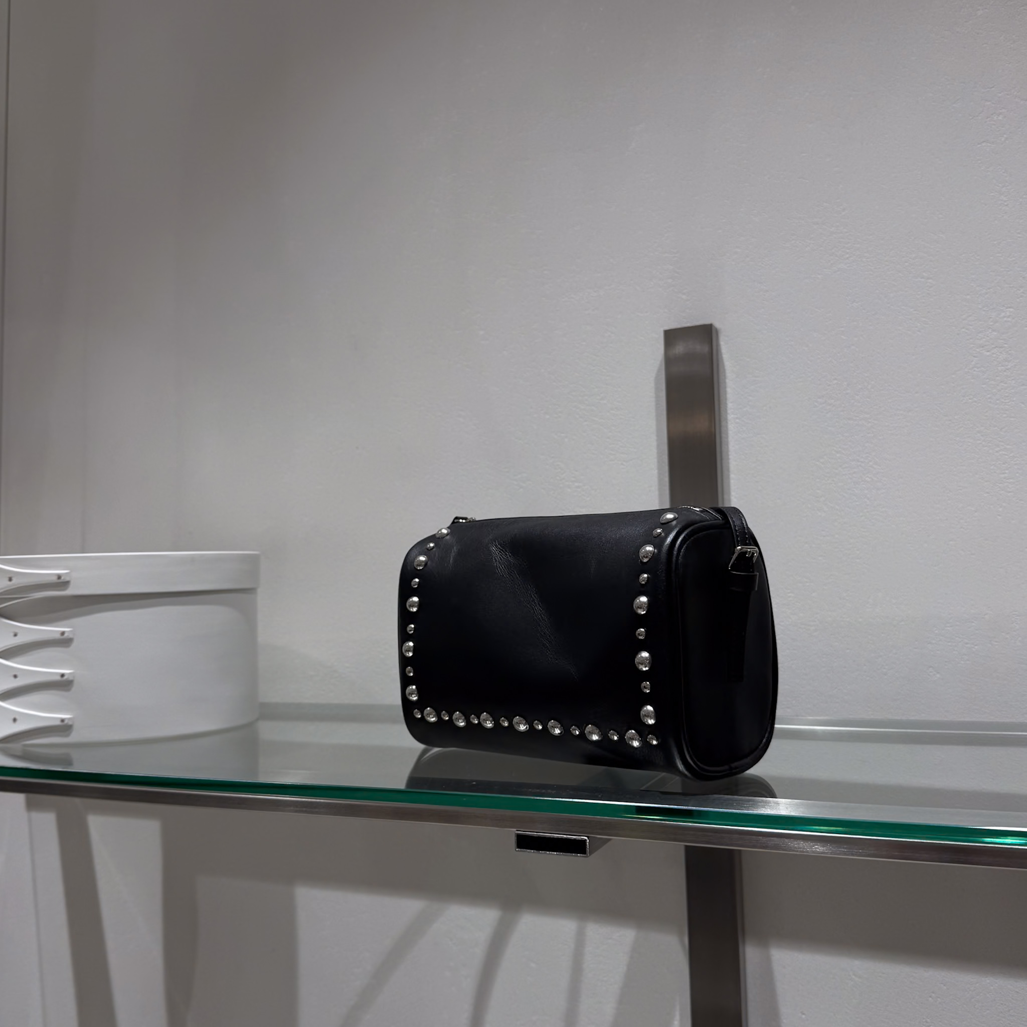 D39 鉚釘造型小方包(無折扣)