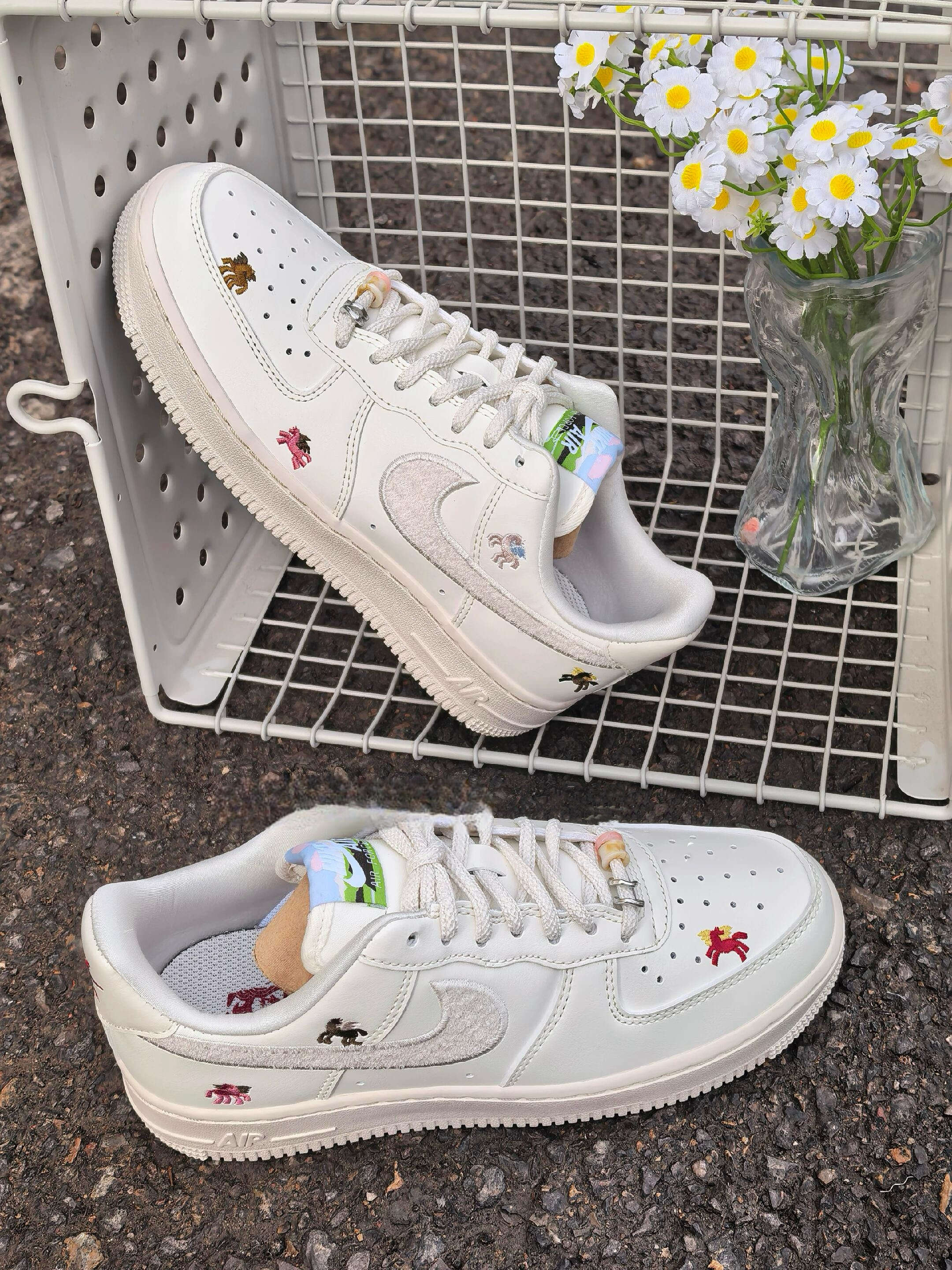 Nike Air Force 1 AF1 馬年限定 全白 小馬刺繡 串珠 麻繩鞋帶 女款 IQ1143-100/預購