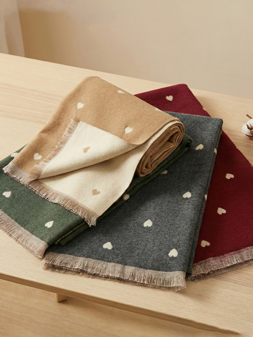 輕暖雙面愛心法蘭絨圍巾