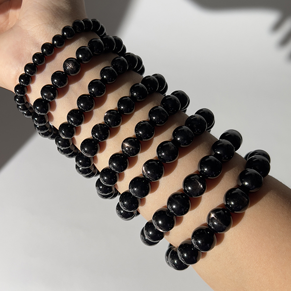 金運石功效要戴左手還是右手?戴在左手能讓好運流入