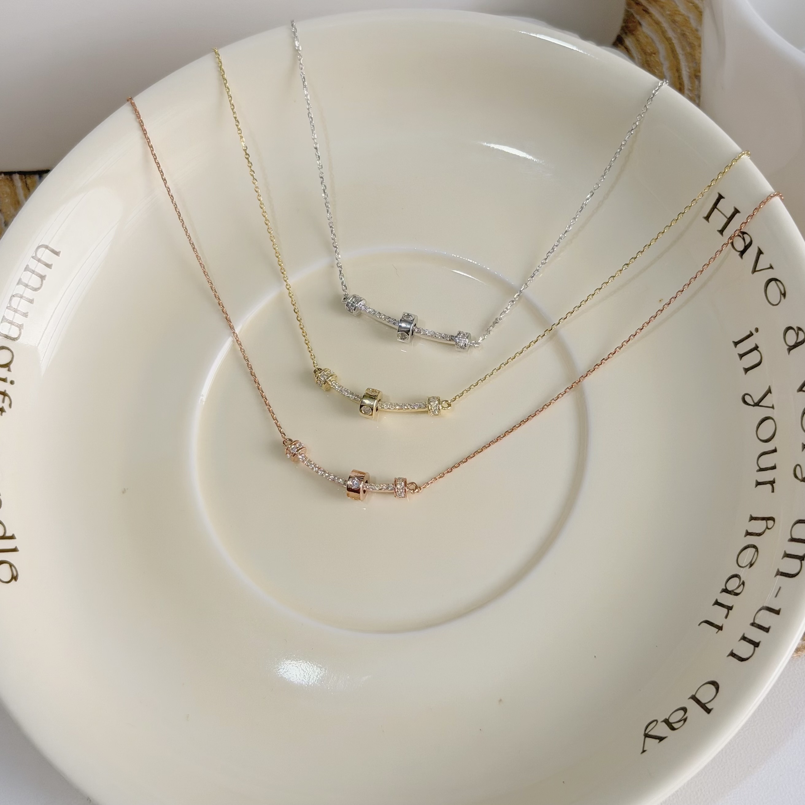 Y271【輕奢】滿鑽微笑圓圈鎖骨鏈