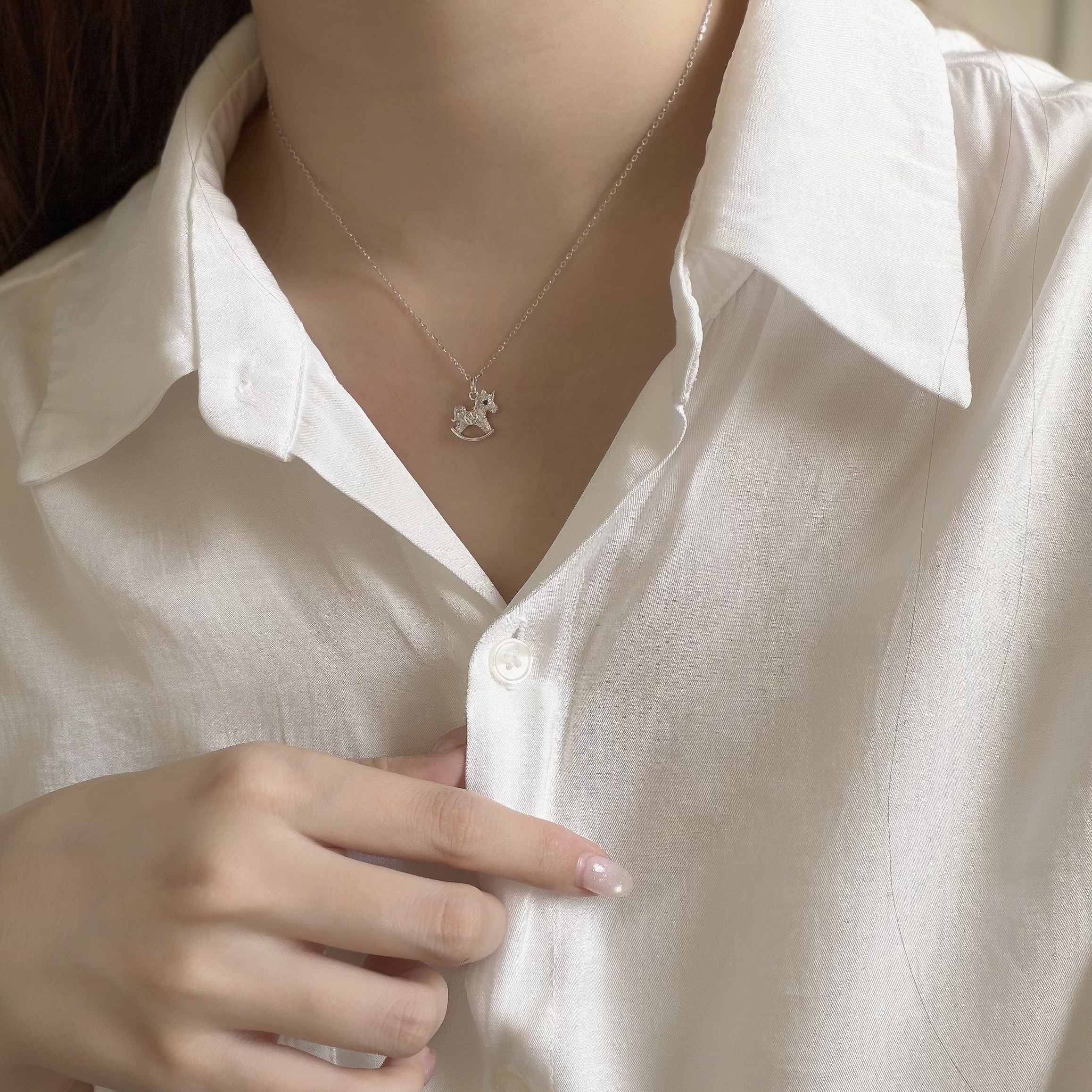 Y349【輕奢】滿鑽木馬純銀鎖骨鏈