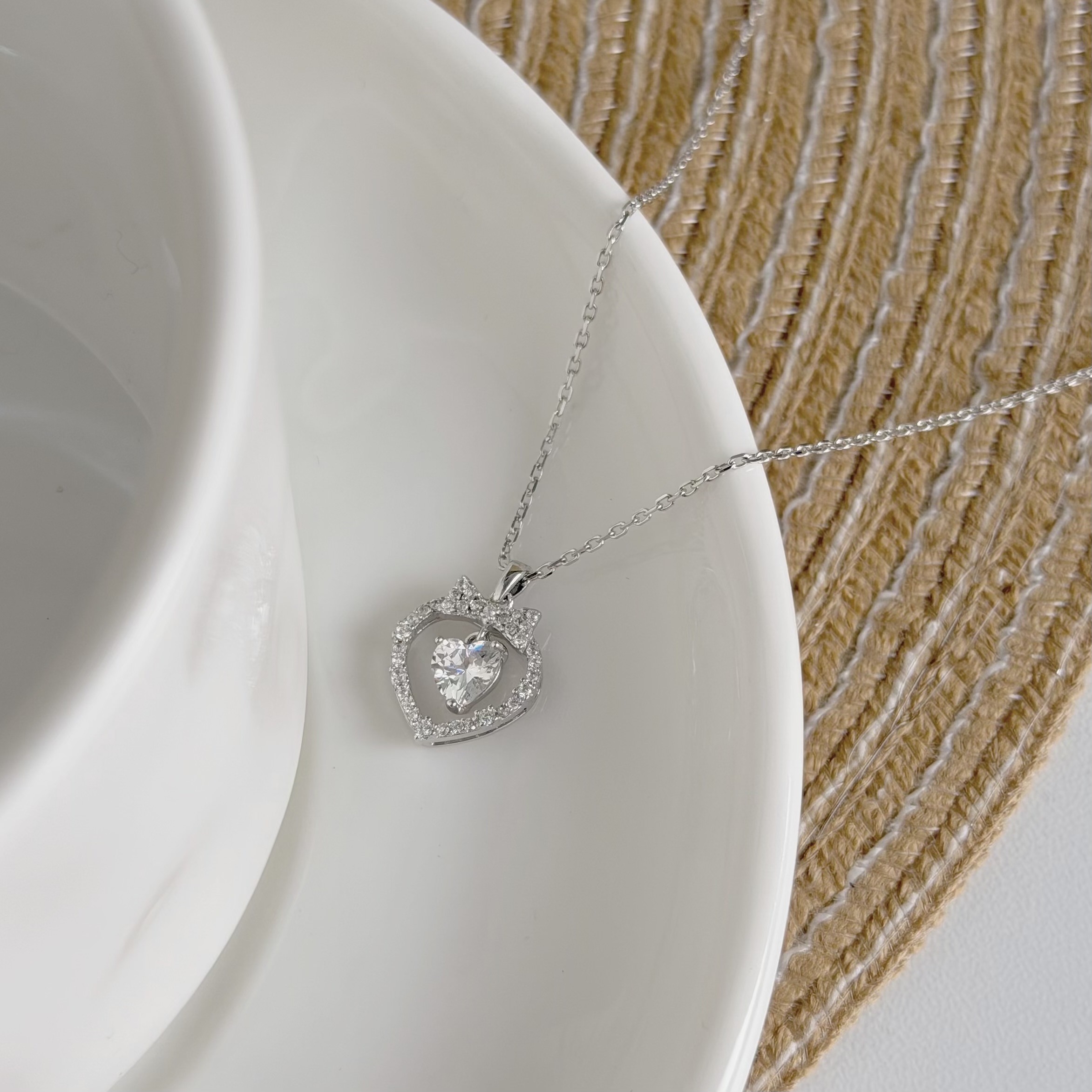 Y416【輕奢】滿鑽蝴蝶結愛心純銀鎖骨鏈