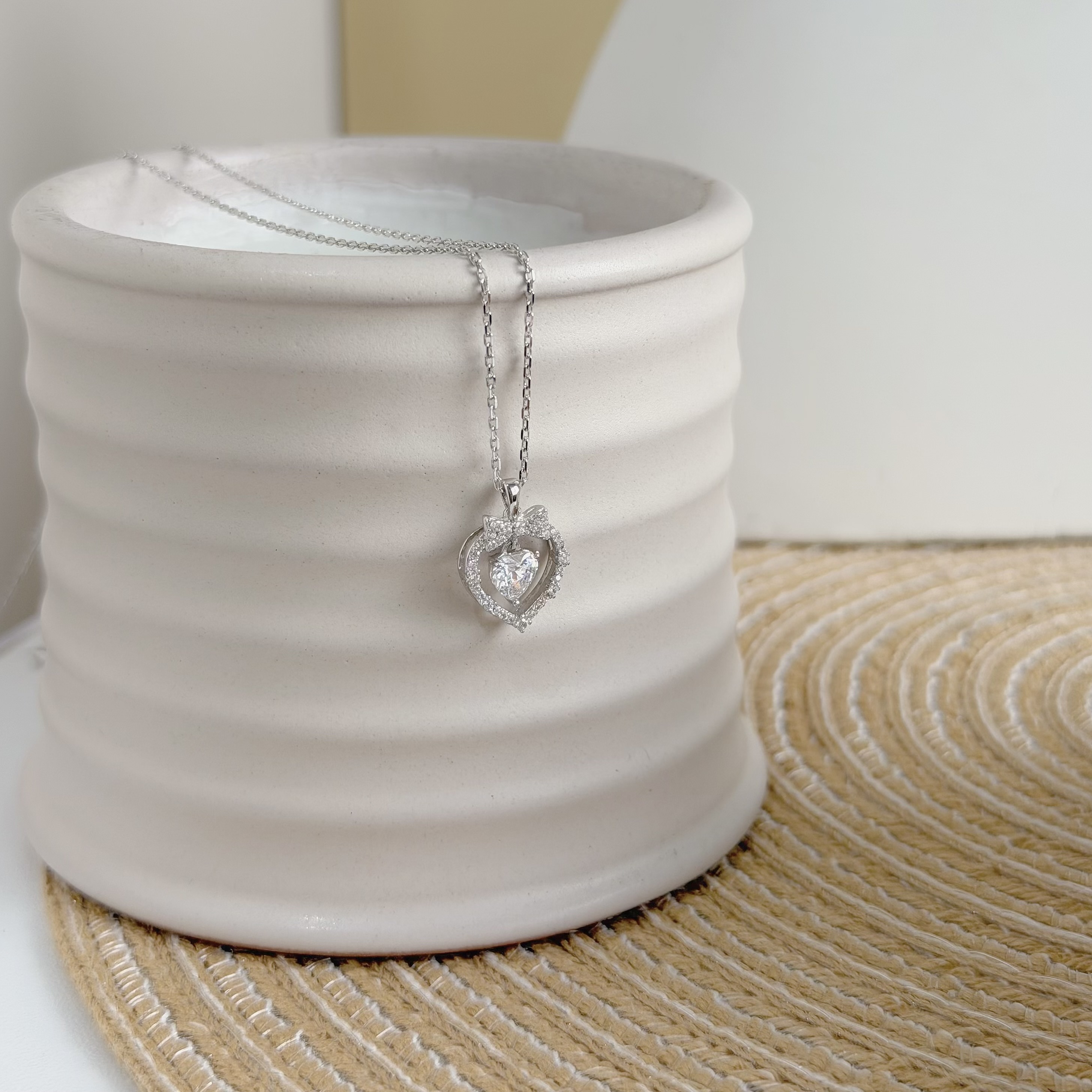 Y416【輕奢】滿鑽蝴蝶結愛心純銀鎖骨鏈