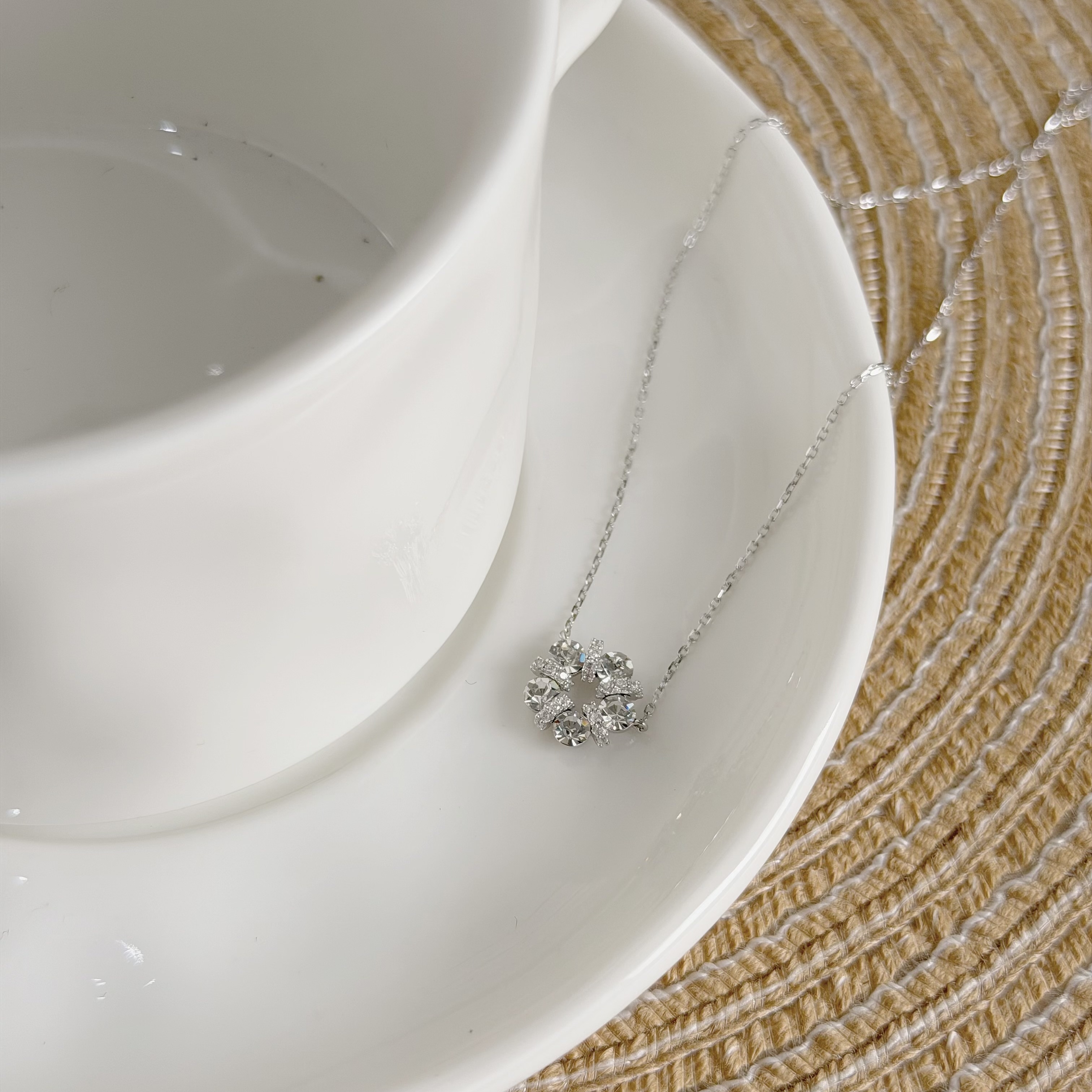 Y270【輕奢】圓形滿鑽花朵鎖骨鏈