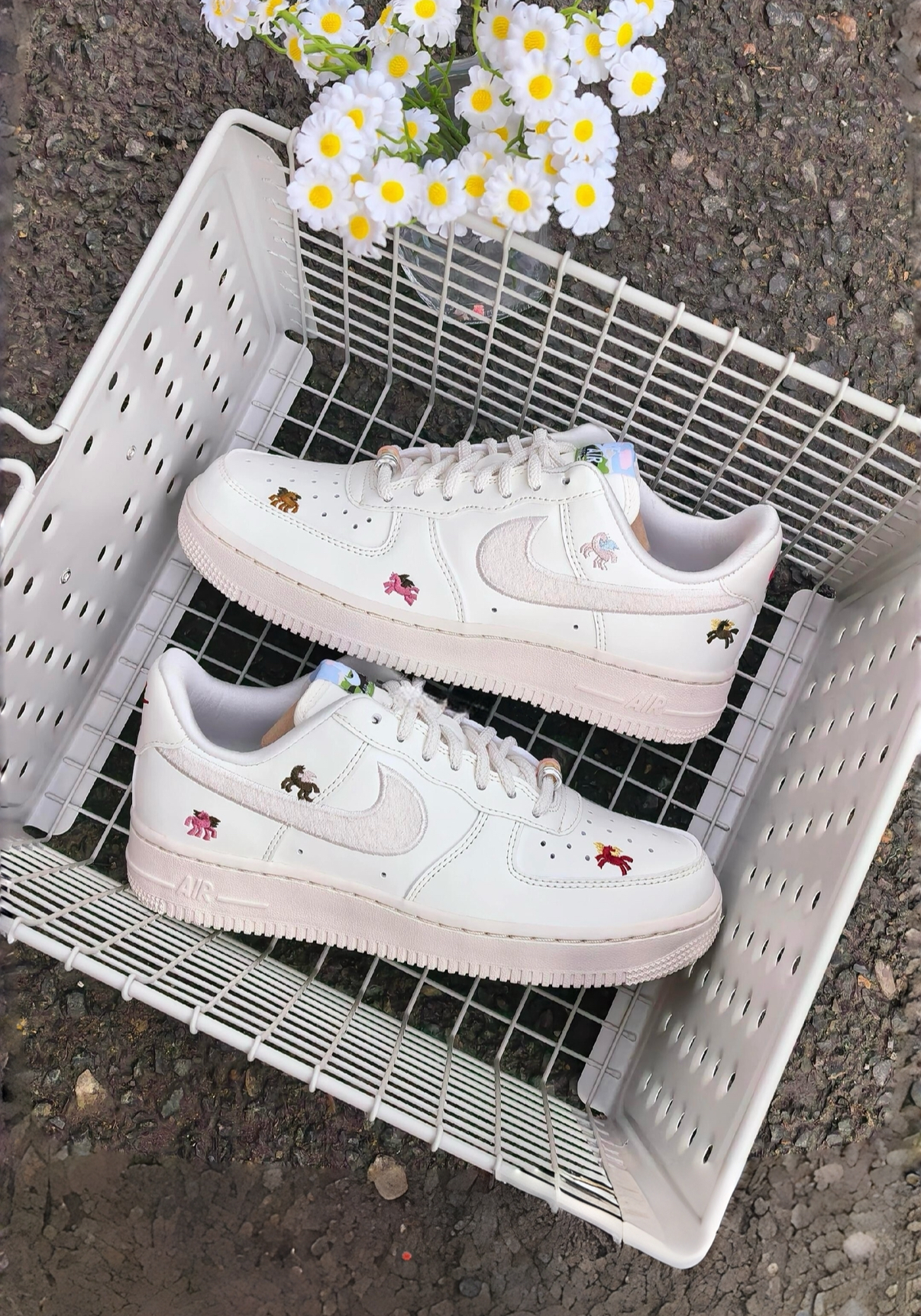 Nike Air Force 1 AF1 馬年限定 全白 小馬刺繡 串珠 麻繩鞋帶 女款 IQ1143-100/預購