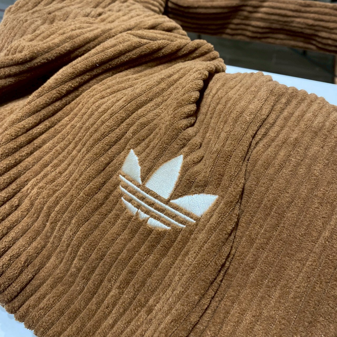 Adidas Originals 燈芯絨餃子包 KT0810