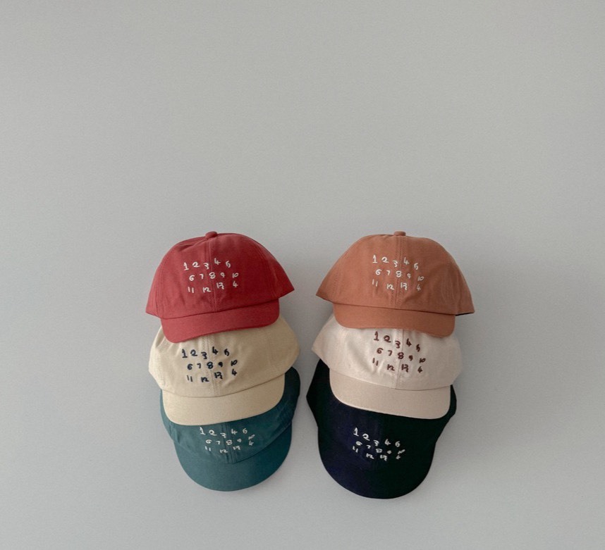 韓版數字刺繡鴨舌帽