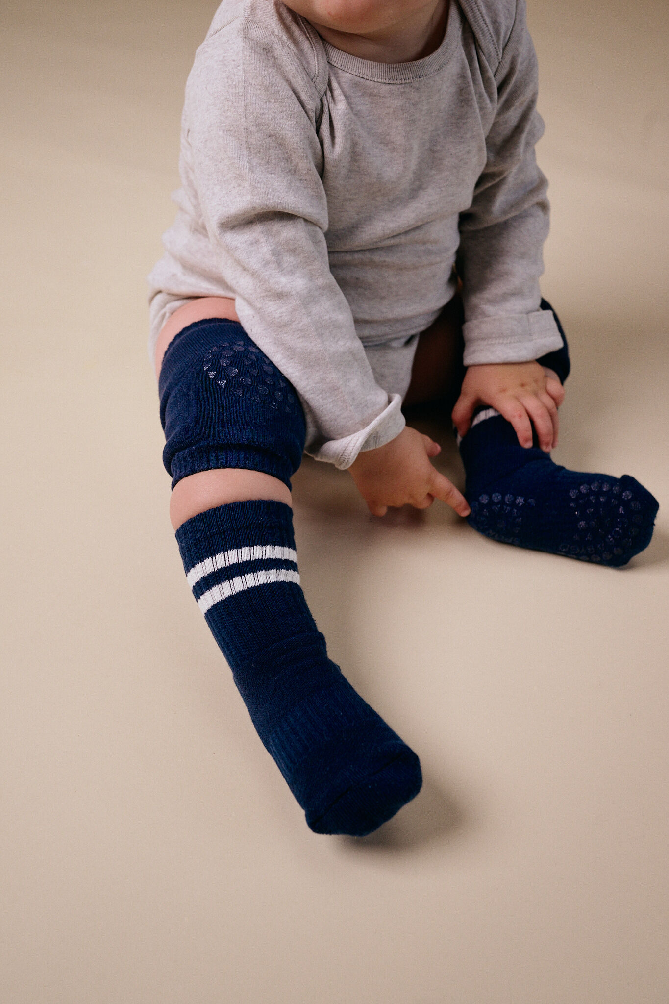 丹麥GoBabyGo 無縫運動防滑襪 - Navy Blue