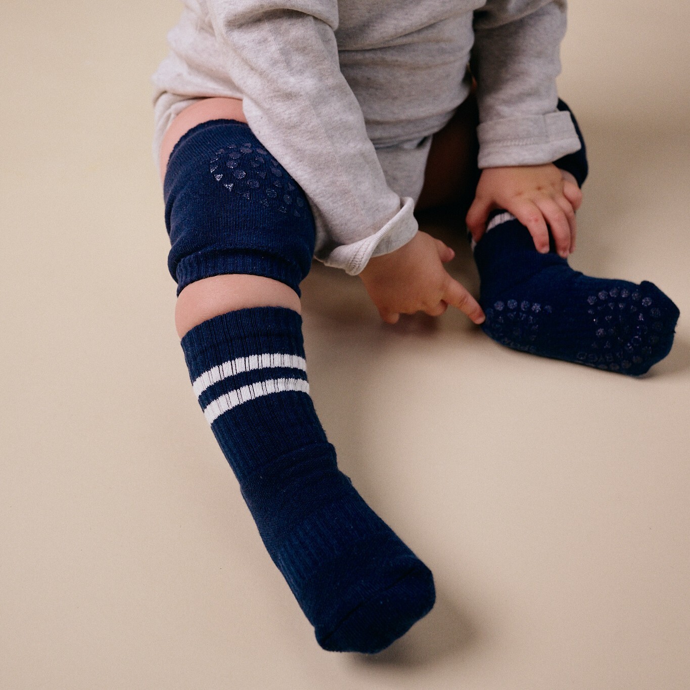 丹麥GoBabyGo 毛圈棉爬行護膝 - Navy Blue