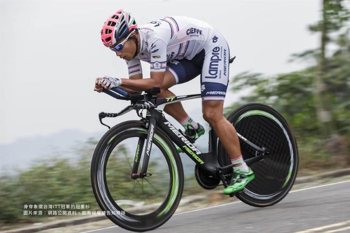 馮俊凱進行個人計時賽,展現輸出管理與姿勢控制能力