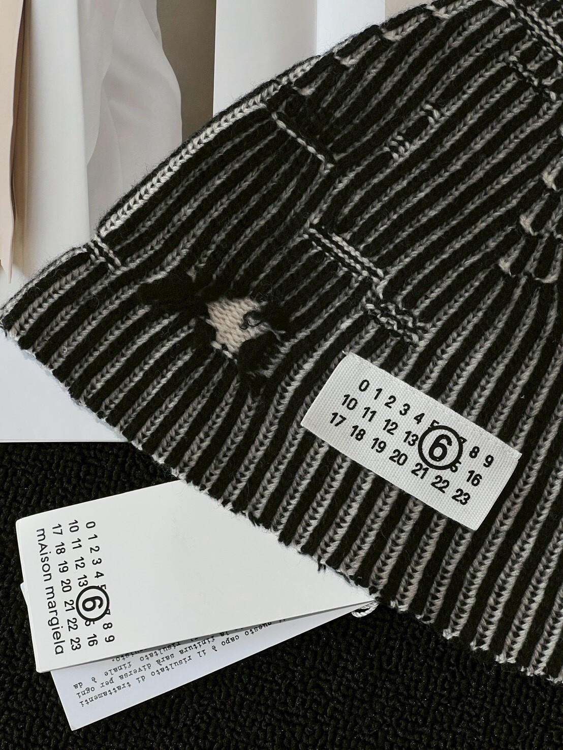 Maison Margiela 破壞解構數字Logo 羊毛毛帽