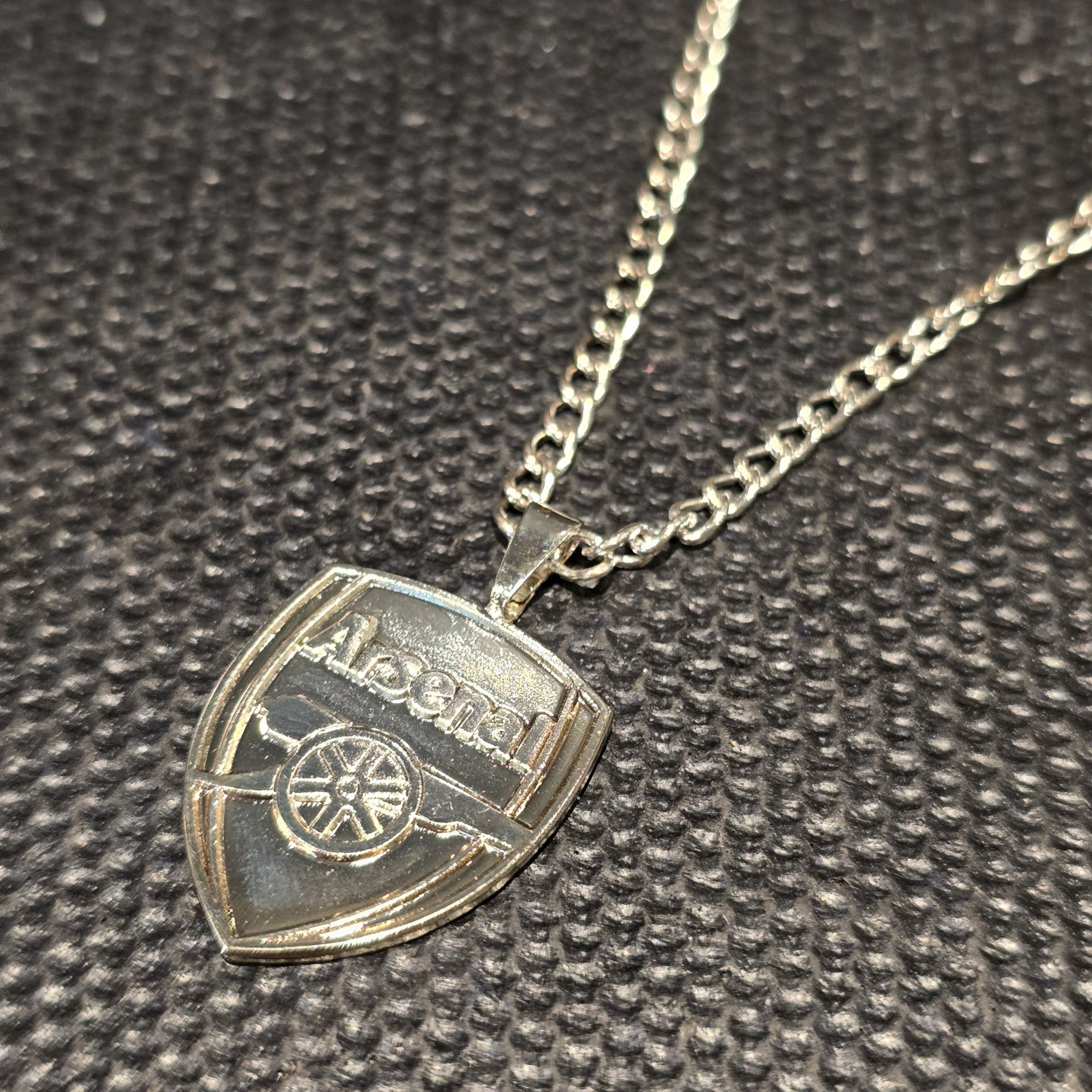 阿仙奴銀色會徽形頸鍊 (實心會徽)