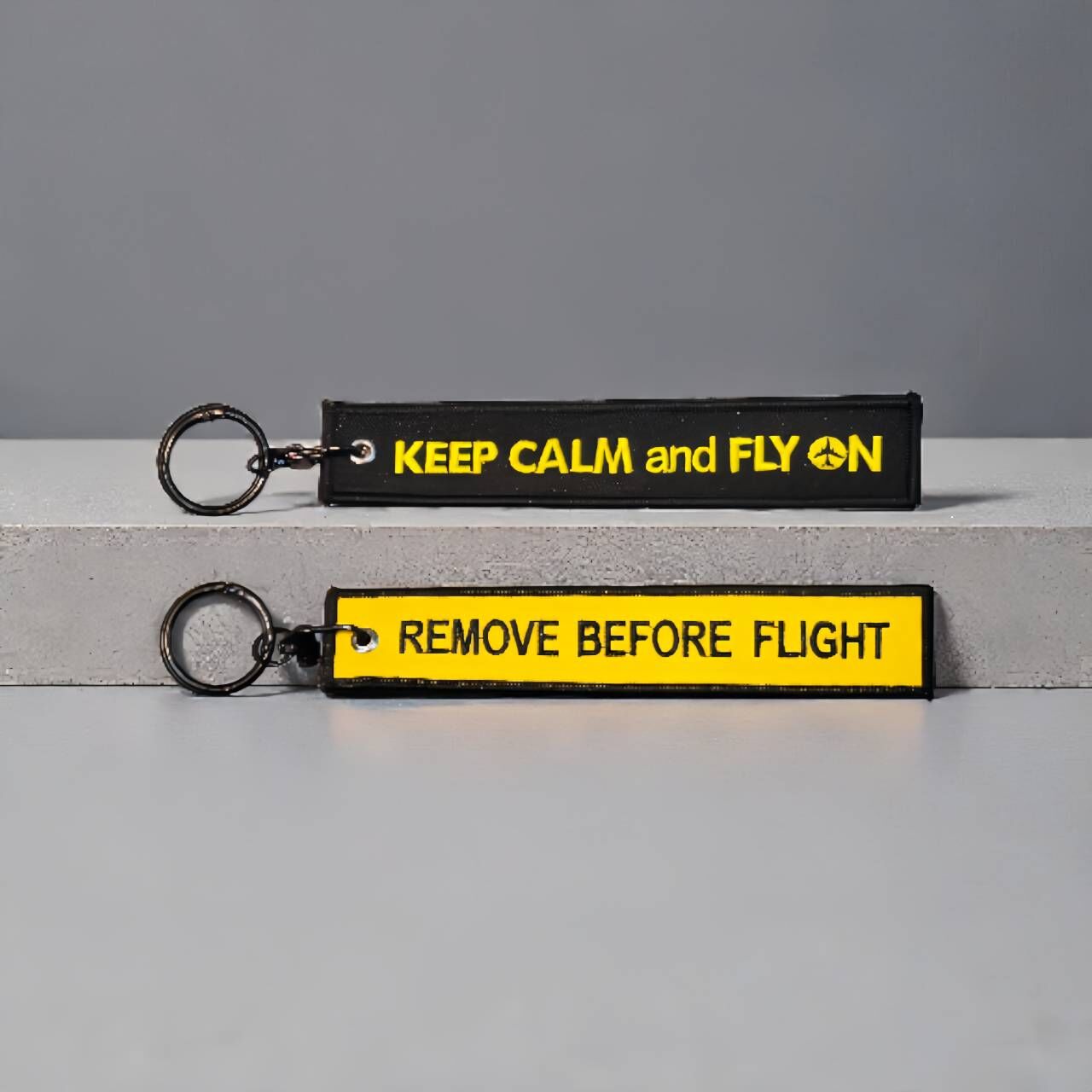 KEEP CALM and FLY ON 黃/黑 飛行前拆除鑰匙圈