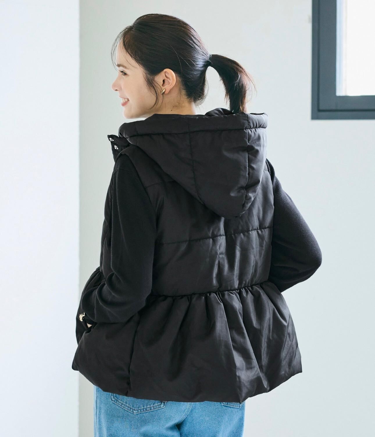 【預購】JN122710 Coca 附可拆卸帽子的加厚褶邊背心