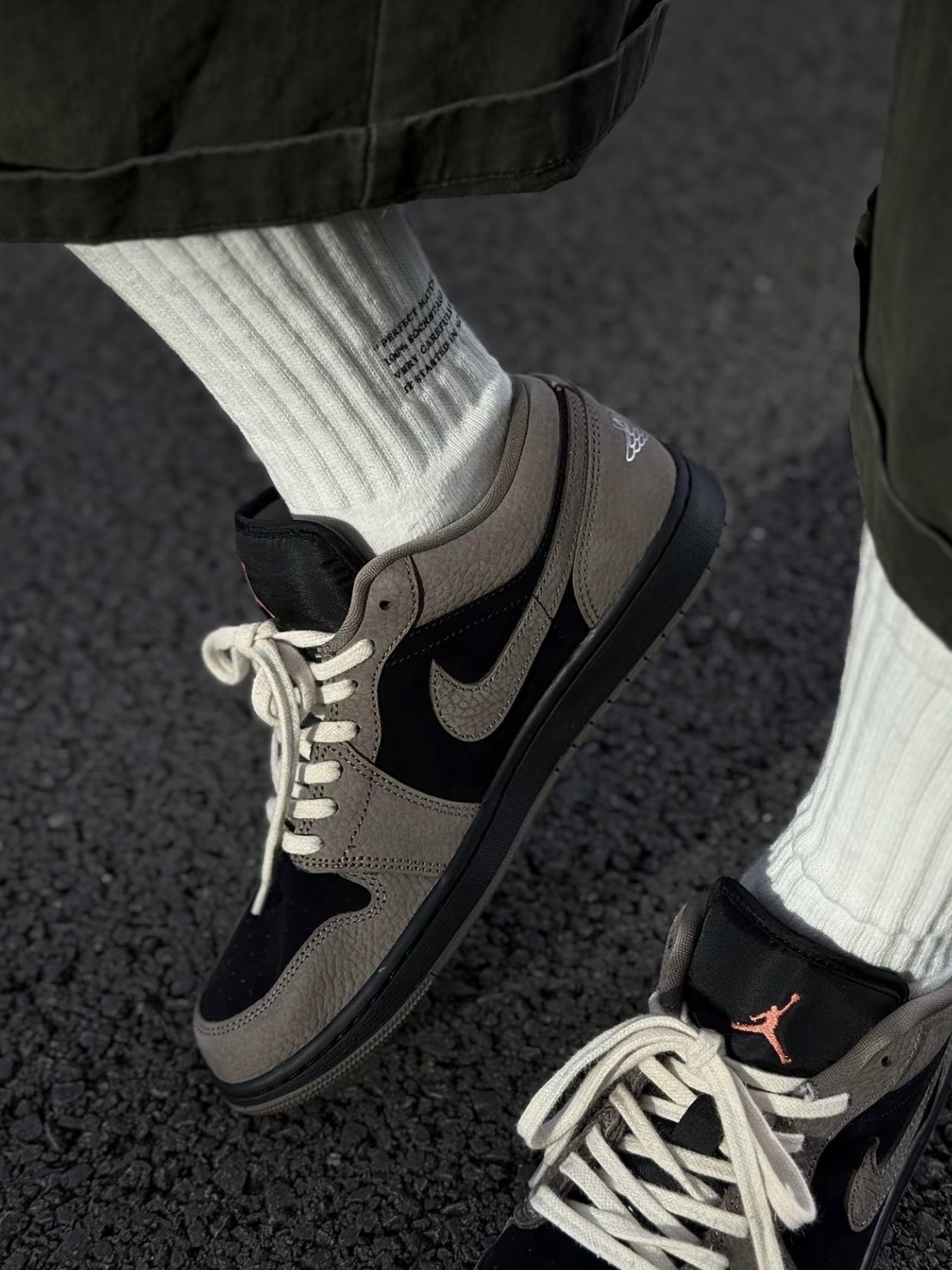 <倒鉤平替✨>Nike Air Jordan 1 Low “Olive Grey” Brings Back 麂皮拼接 摩卡深棕