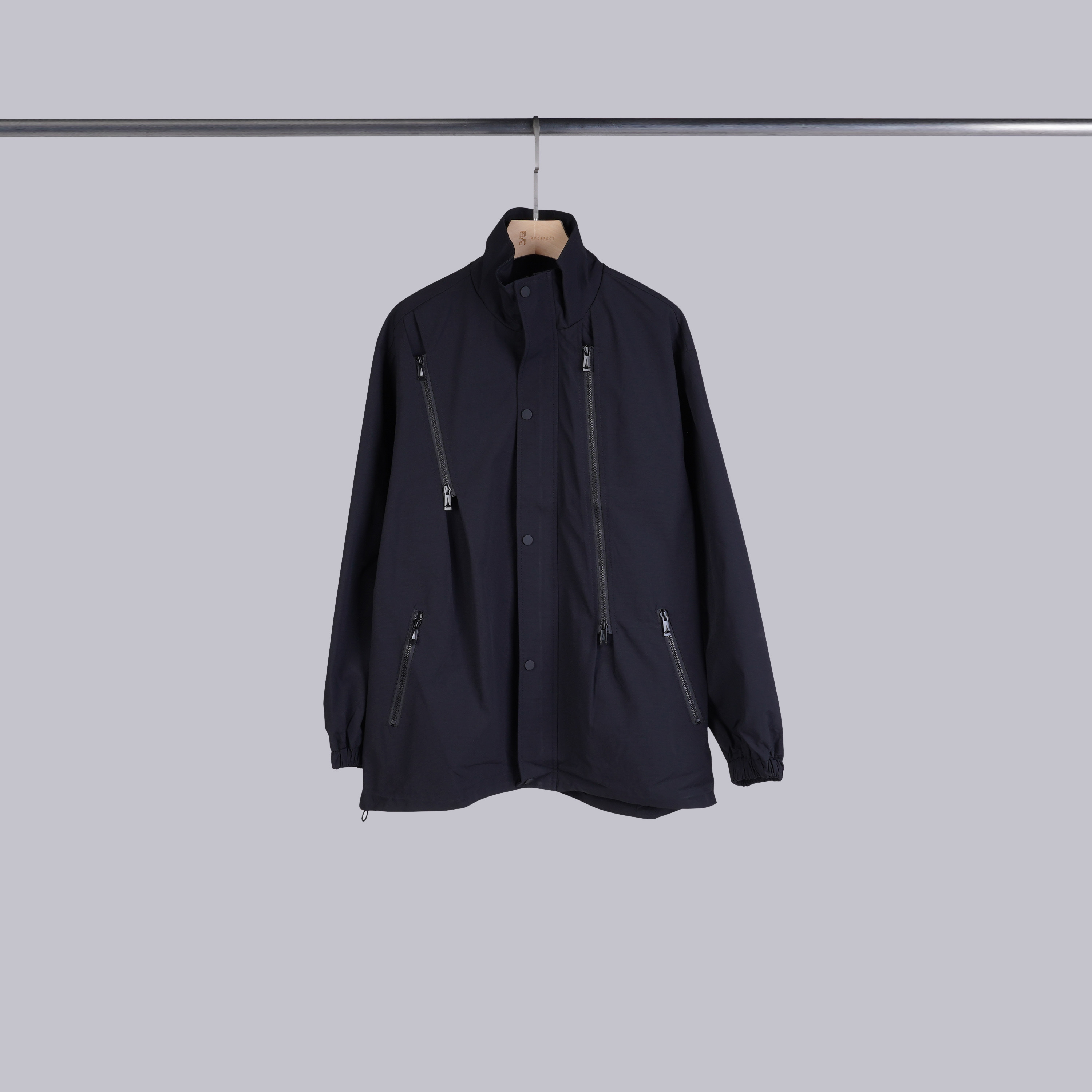 設計感壓褶拉鍊外套 | 就是黒