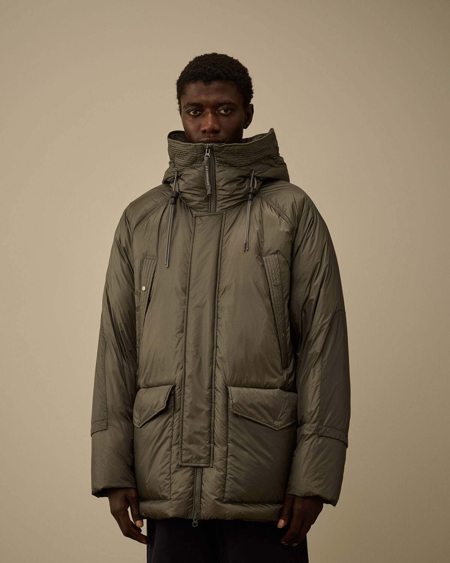 【代購】C.P. Company Down Shield Goggle Jacket 羽絨護盾風鏡外套 – 高機能防寒・品牌經典設計