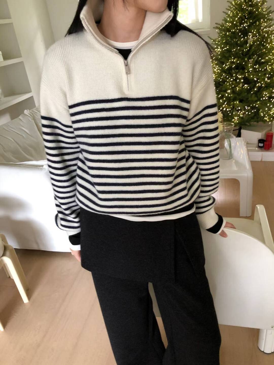 開襟羊毛半橫條毛衣