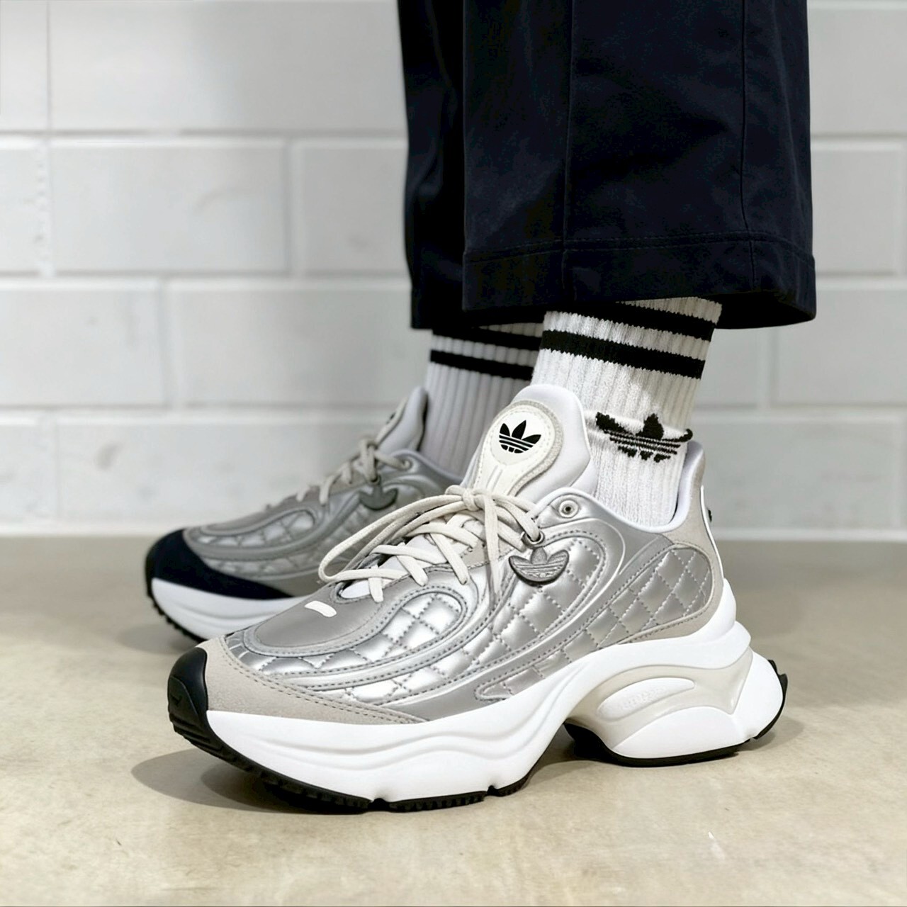 【Luxury】國外限定 ADIDAS OZVENUZ 菱格小香風 銀白 超增高 厚底 運動鞋 女款 KJ3971 超軟底
