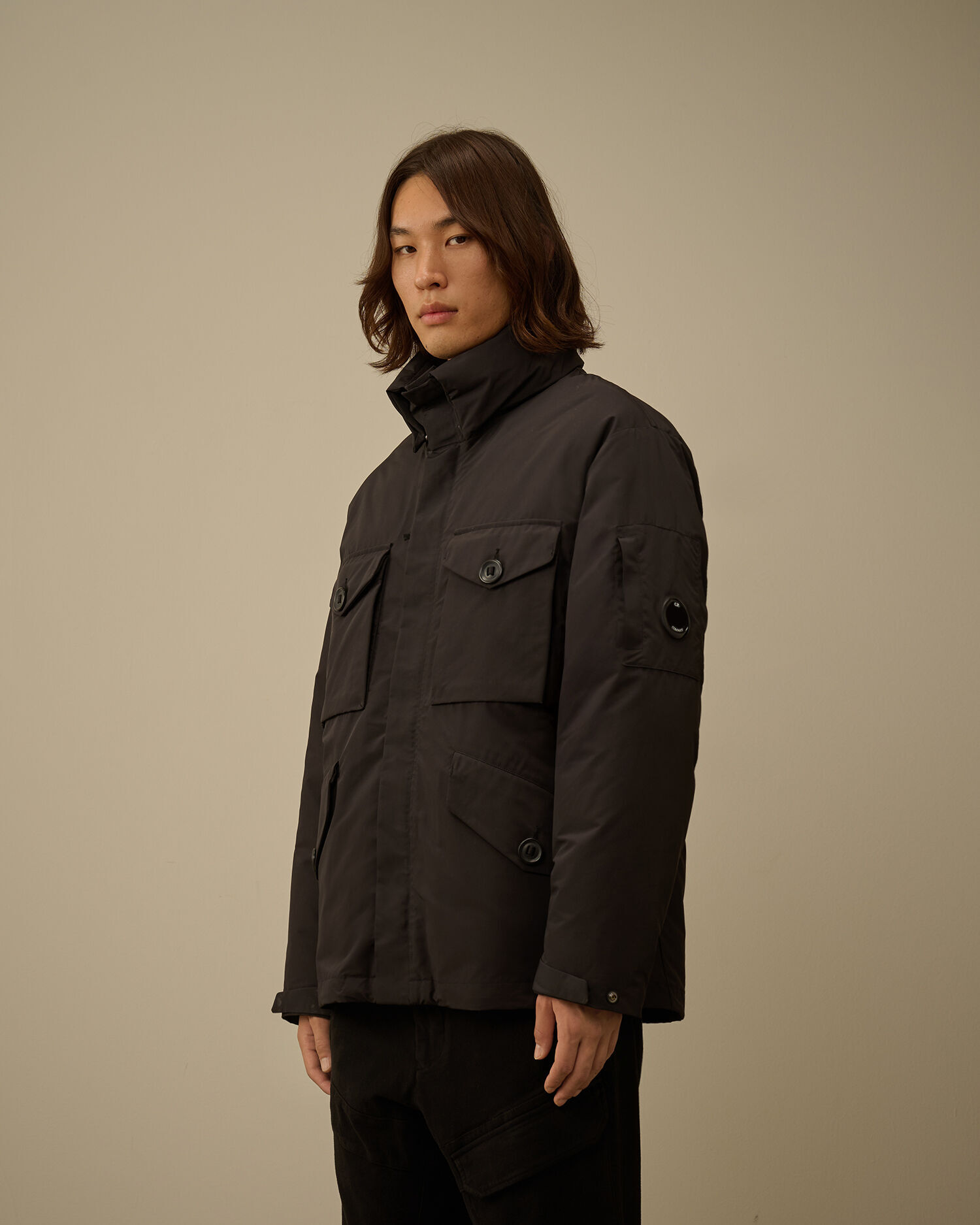 【代購】C.P. Company Micro-M (R) Field Down Jacket 微光澤機能羽絨野戰外套 – 防風保暖・城市戶外皆宜